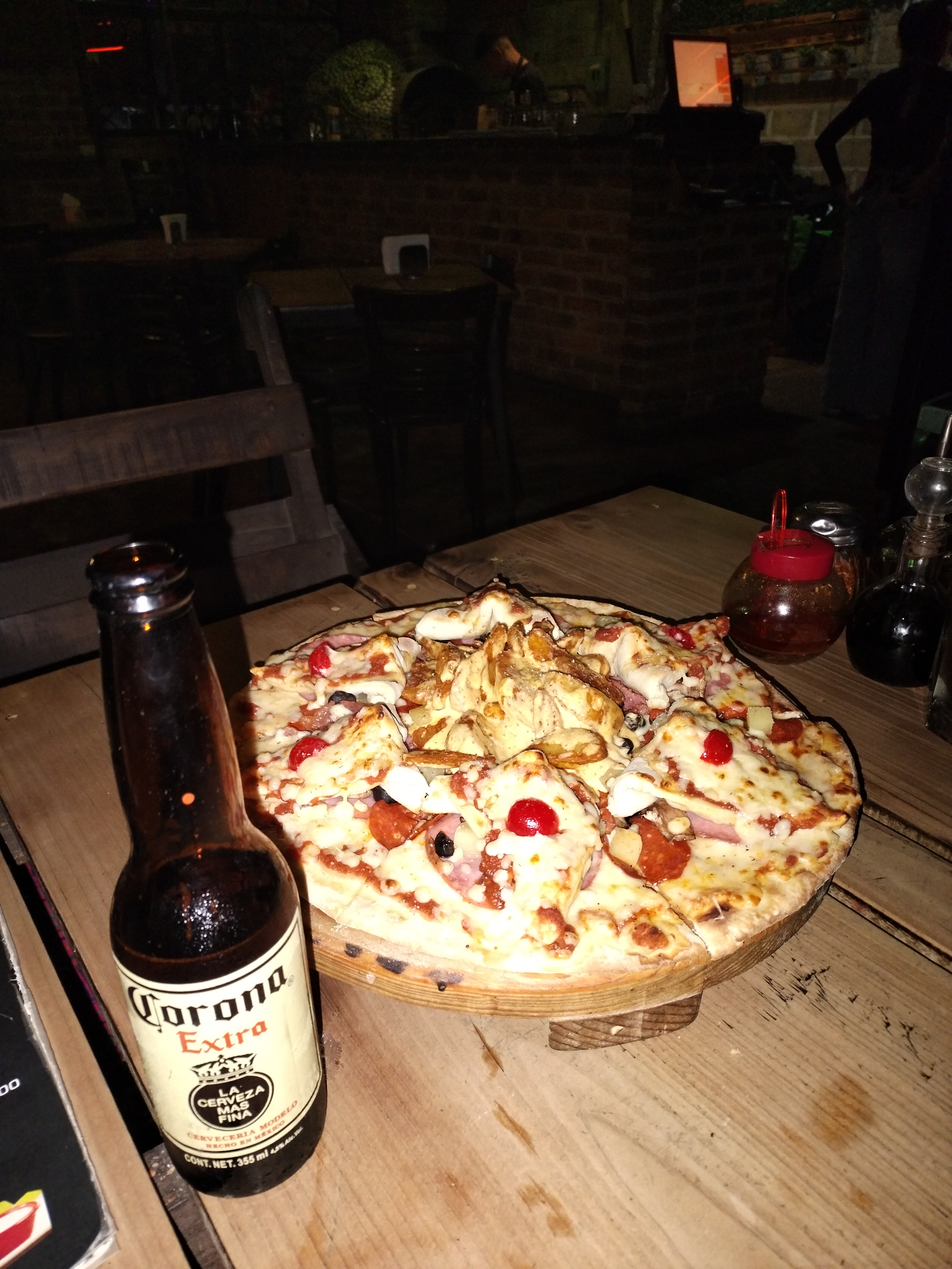 La Cabaña pizzas y alitas image 3