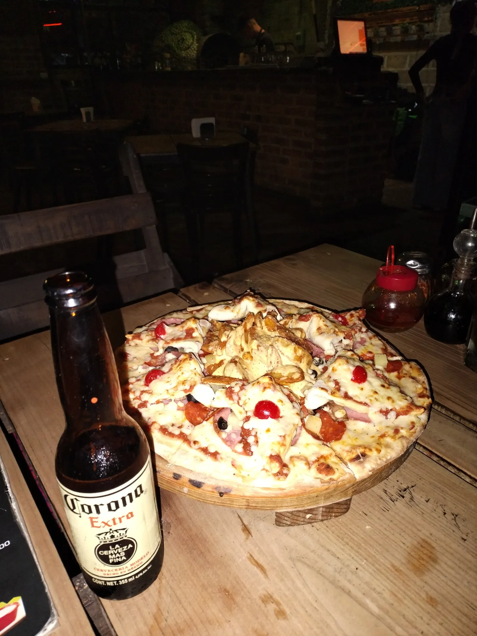 La Cabaña pizzas y alitas image 3
