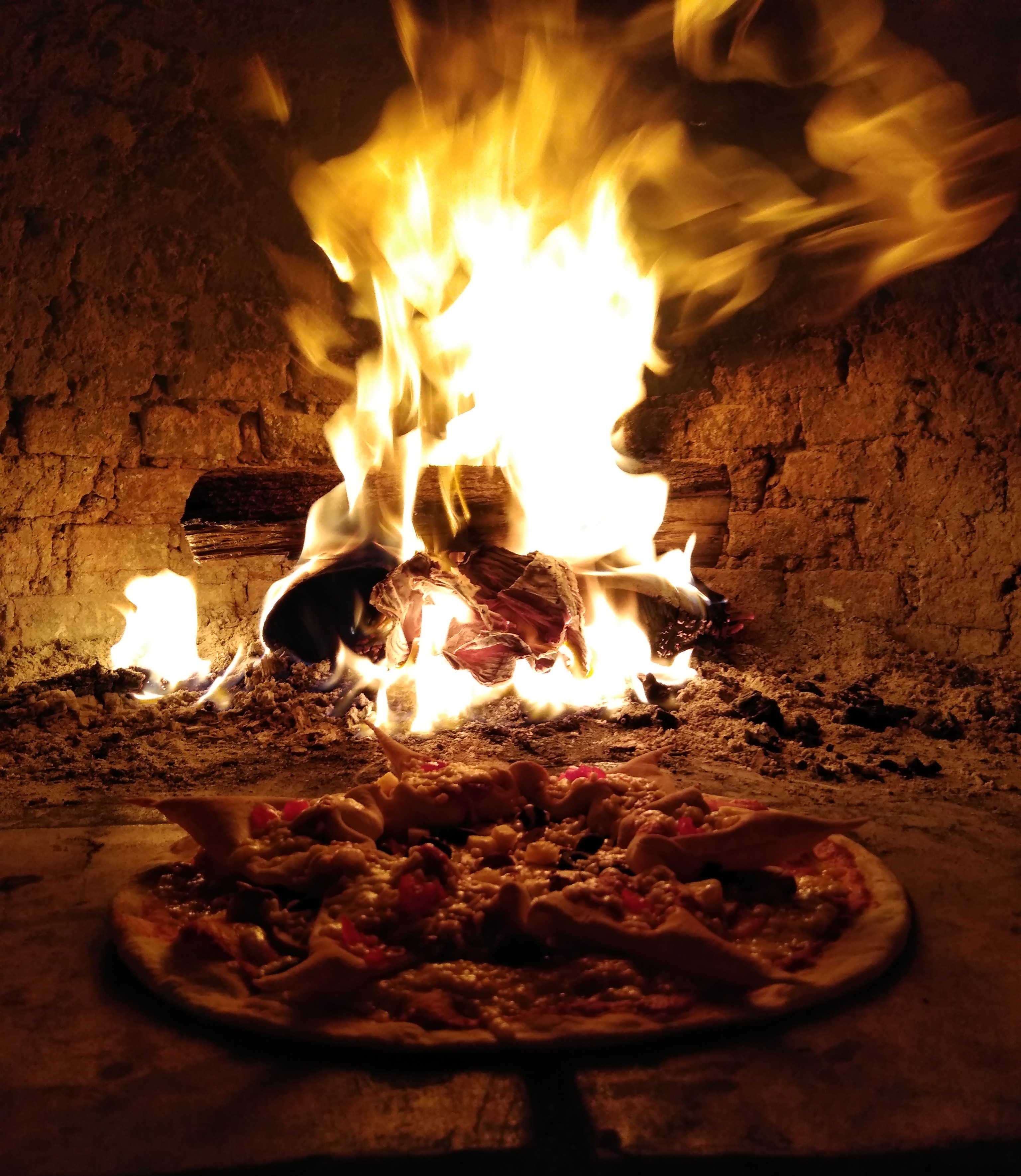 La Cabaña pizzas y alitas image 9