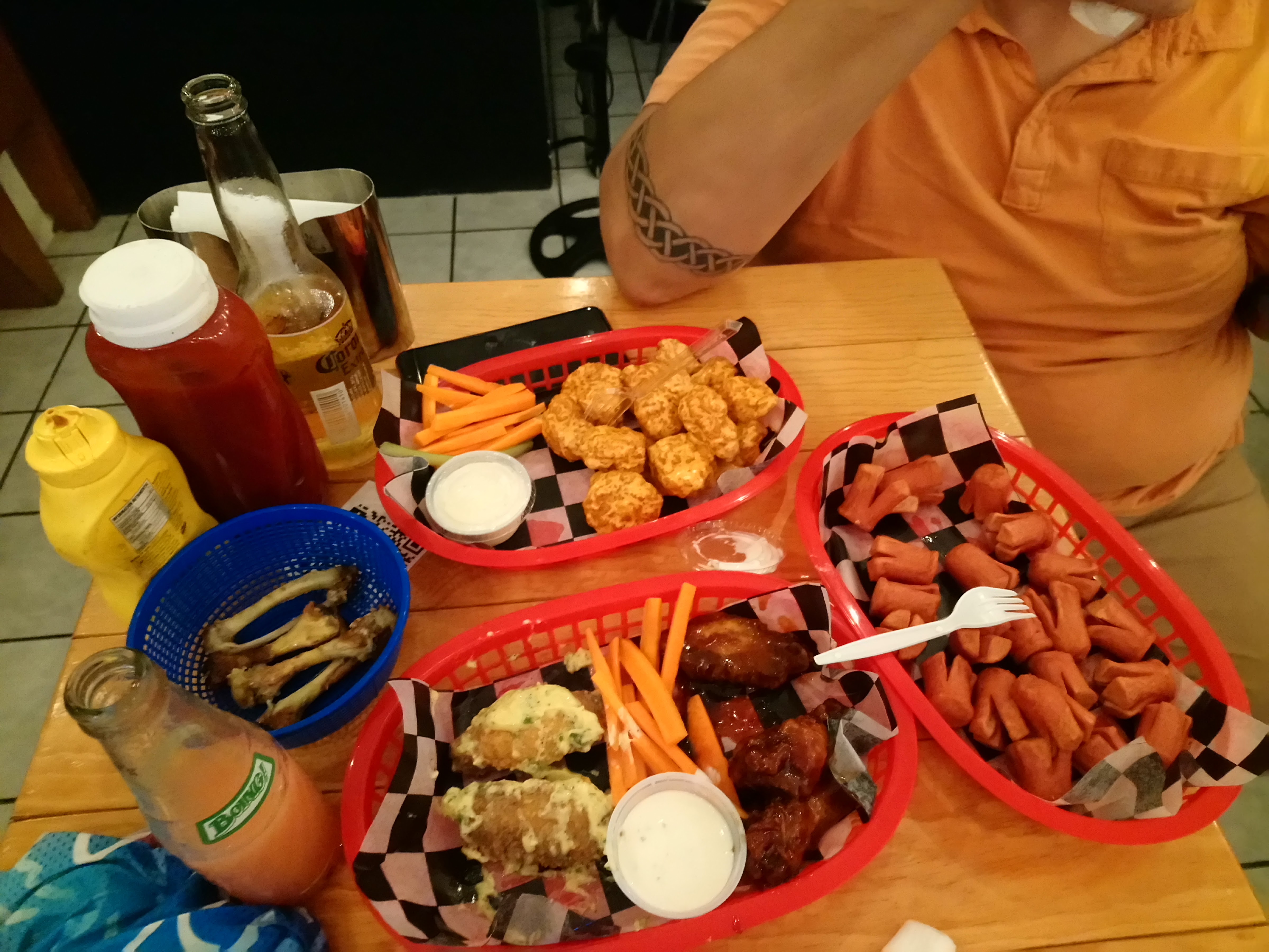 Micheladas & Alitas ''Entre Amigos'' image 2