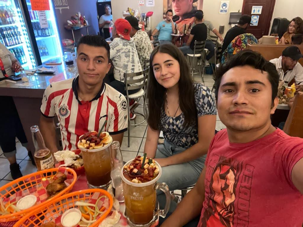 Micheladas & Alitas ''Entre Amigos'' image 9