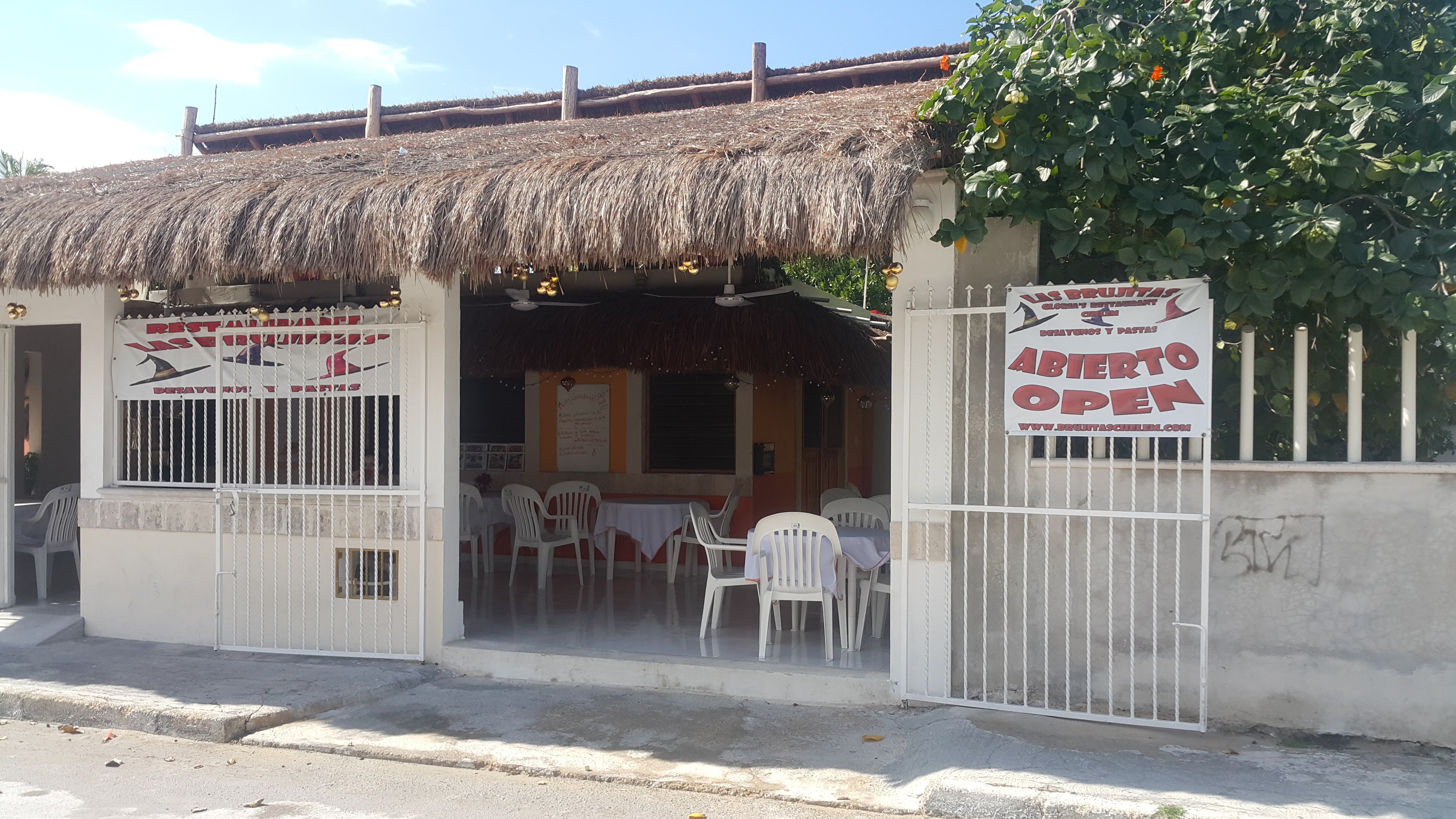 Las Brujitas image 1