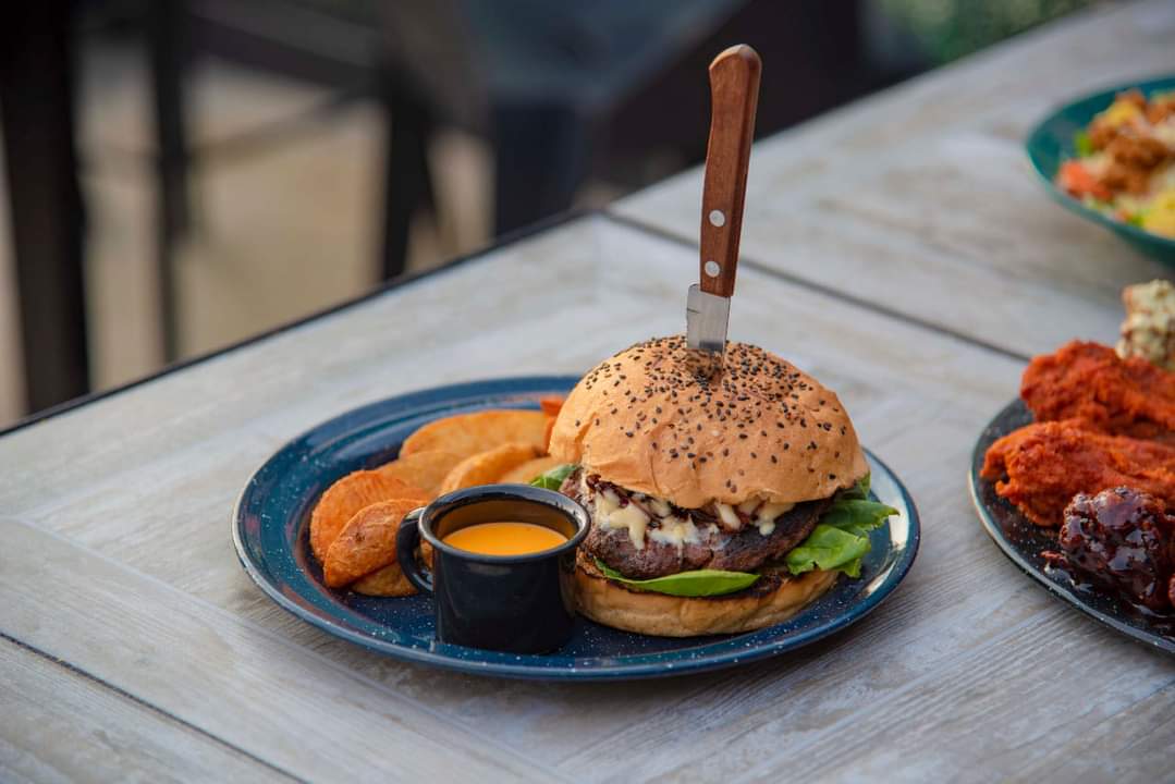 Ala MadreMadre Alitas & Hamburguesas image 2