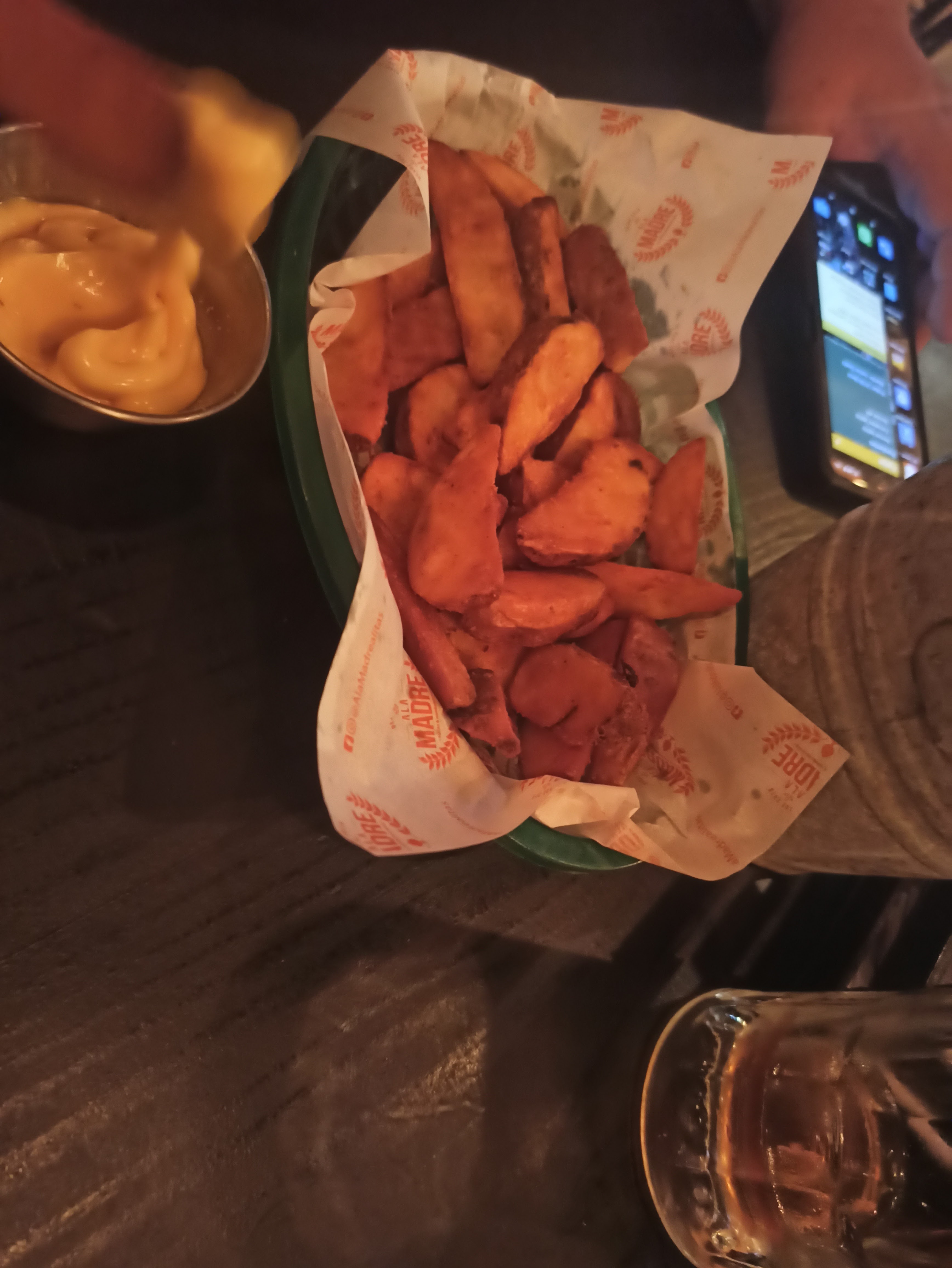 Ala MadreMadre Alitas & Hamburguesas image 9