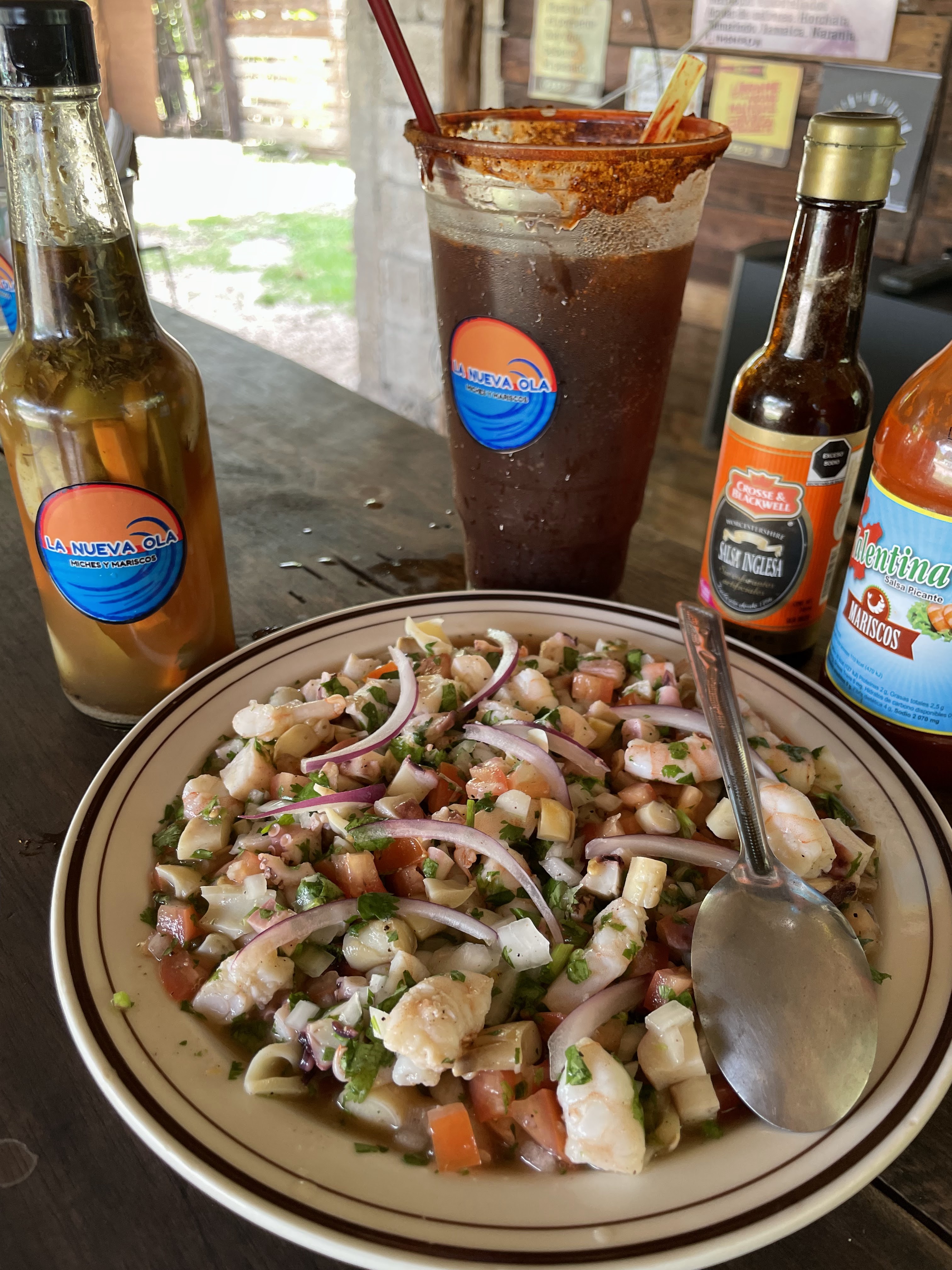 Miches & mariscos la nueva ola image 8