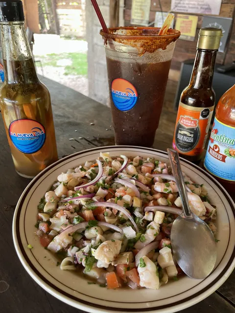 Miches & mariscos la nueva ola image 8