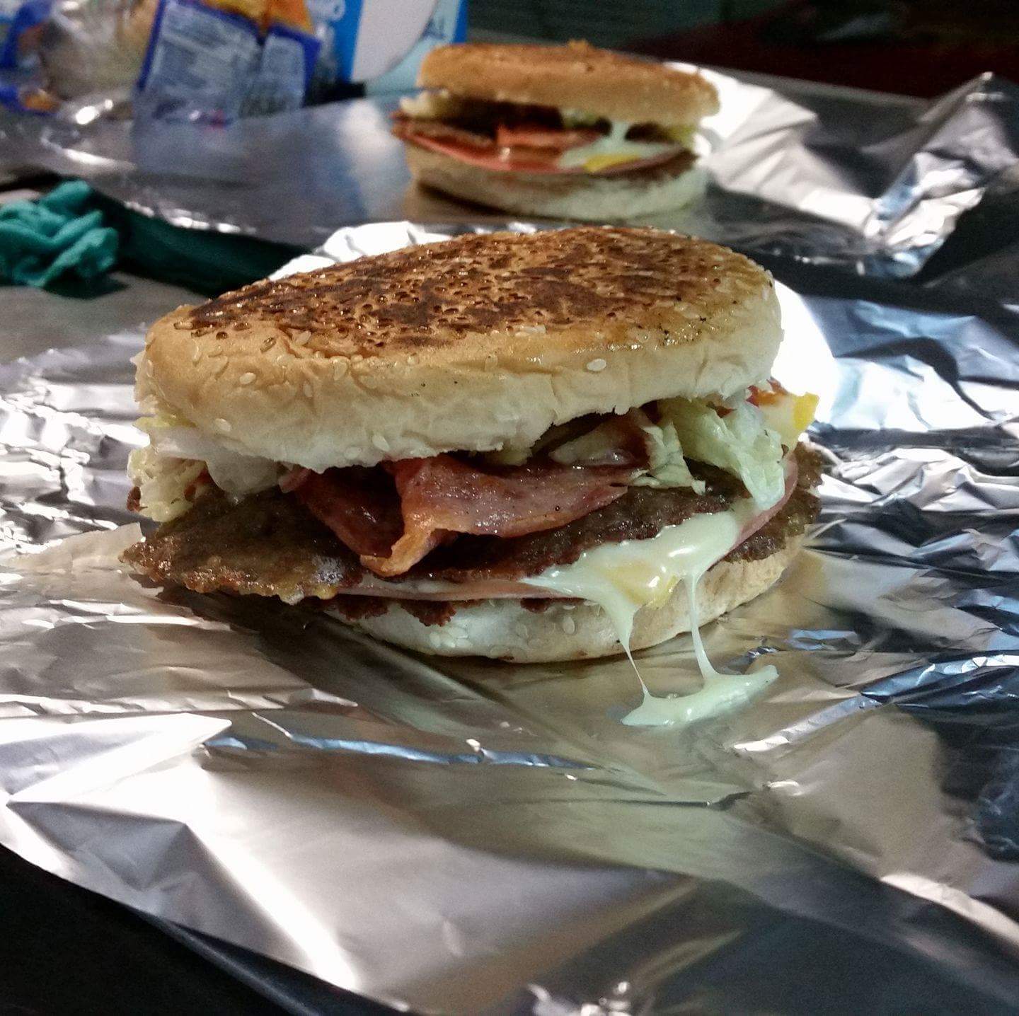 Guteli Hot Dogs Y Hamburguesas image 1