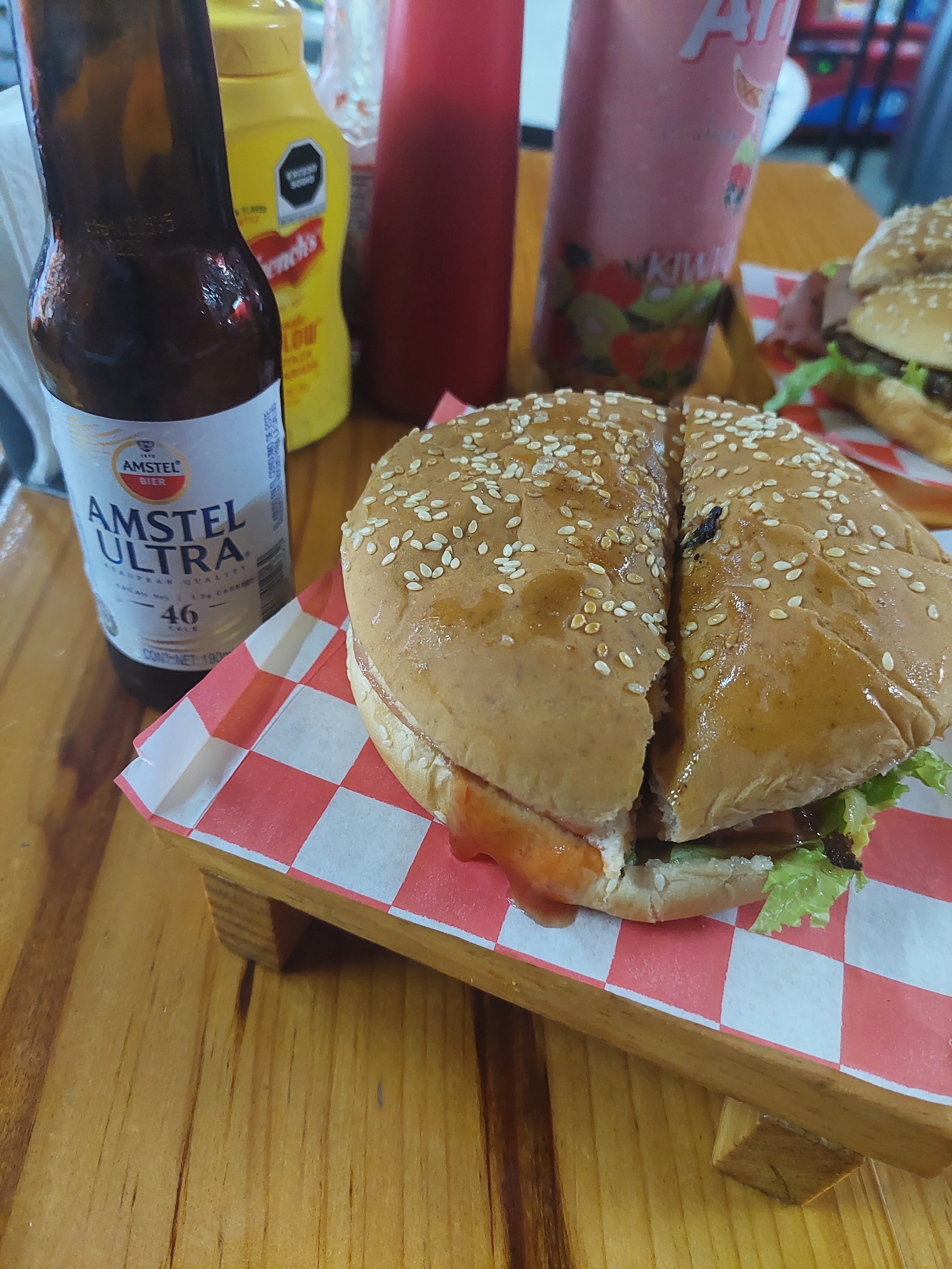 Guteli Hot Dogs Y Hamburguesas image 2