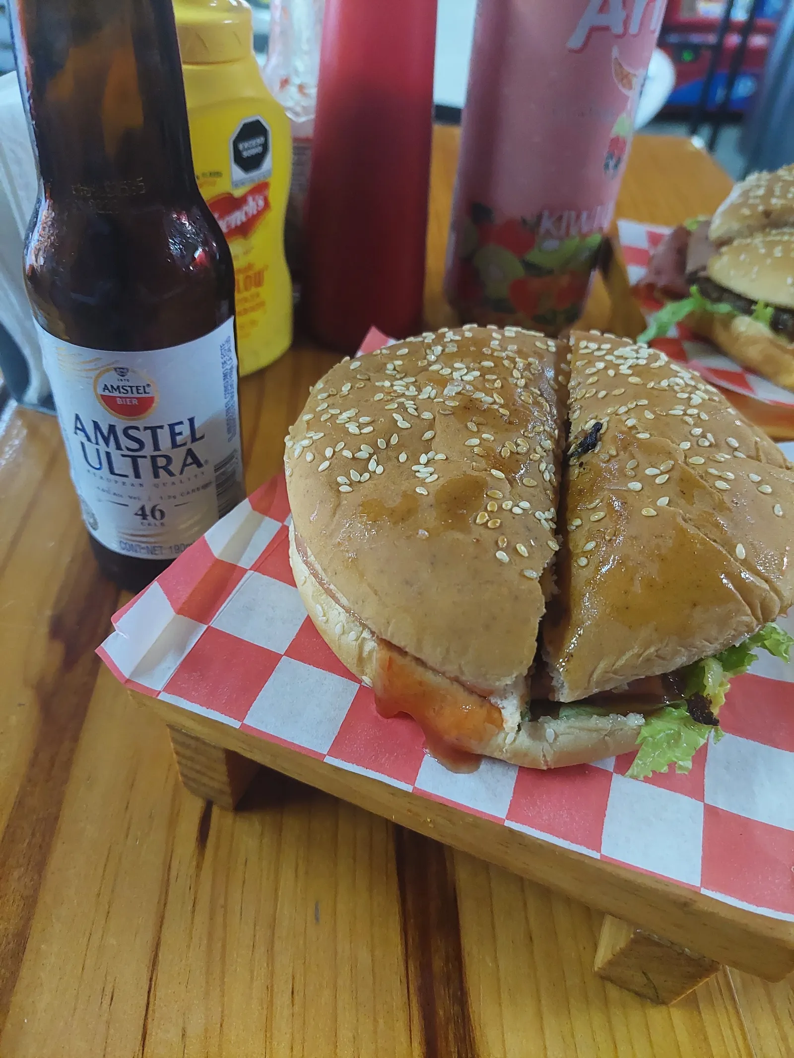 Guteli Hot Dogs Y Hamburguesas image 2