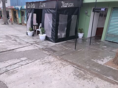 Mariscos "La Perla Negra" image 1