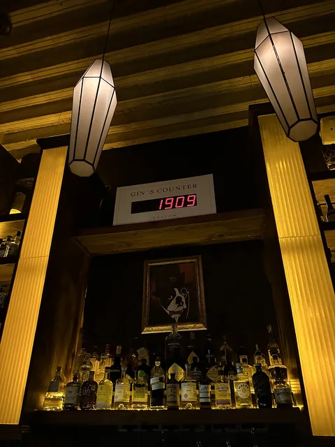 Bostom Bar image 1