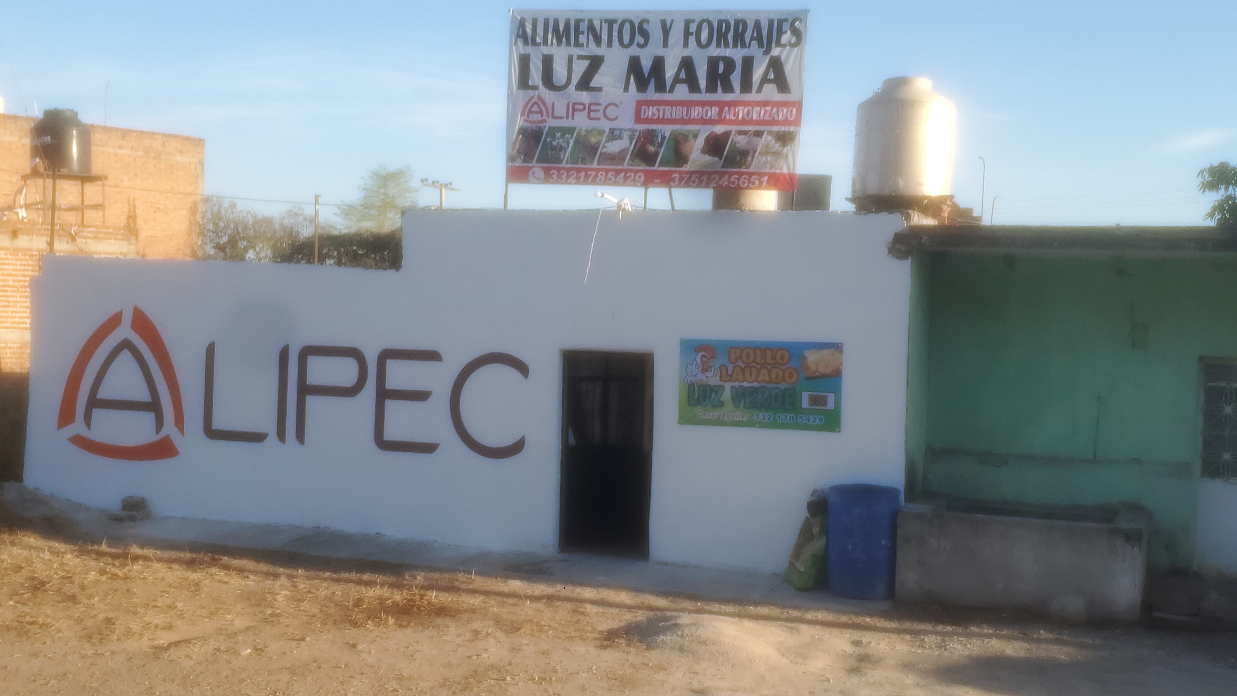 Polleria "luz verde" image 5