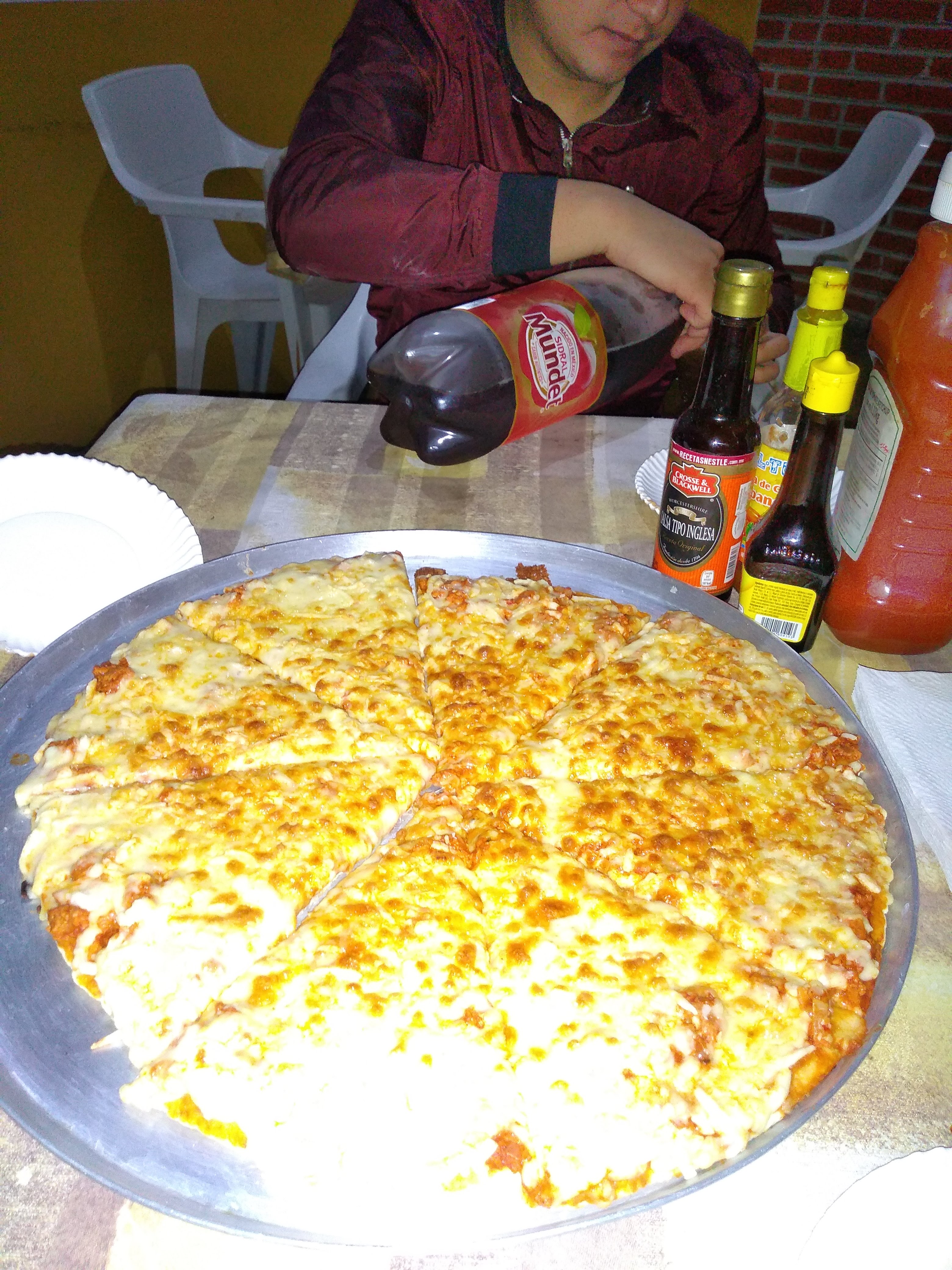 Chicharo's Pizza and Beer image 6
