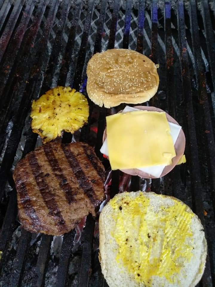 Hamburguesas de arrachera y alitas al carbón el danny image 1