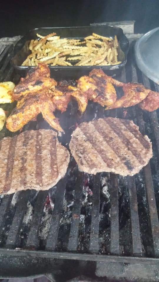 Hamburguesas de arrachera y alitas al carbón el danny image 7