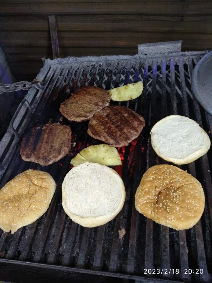 Hamburguesas de arrachera y alitas al carbón el danny image 9