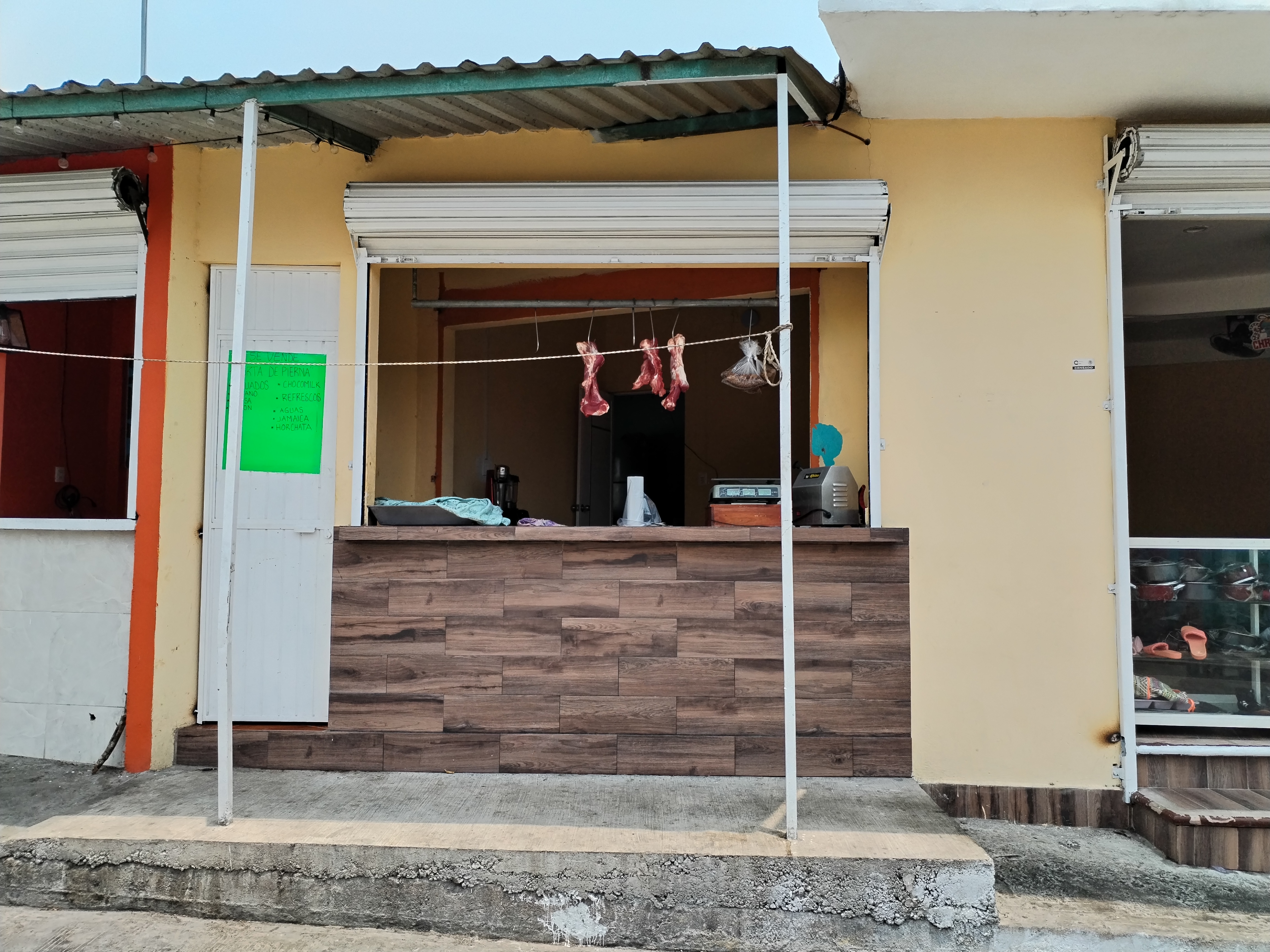 LA ESQUINA Hamburguesas y hotdogs image 2