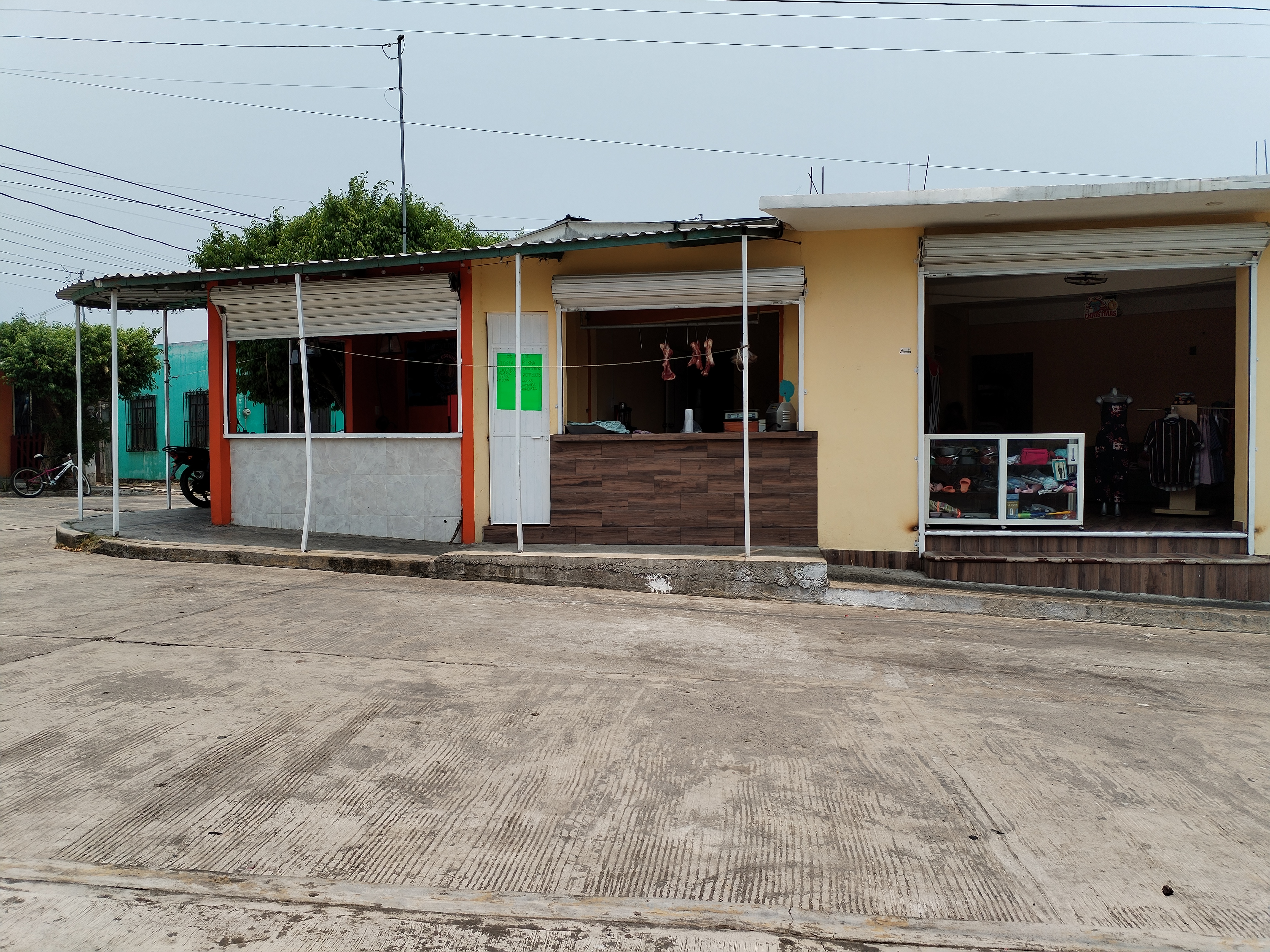 LA ESQUINA Hamburguesas y hotdogs image 3