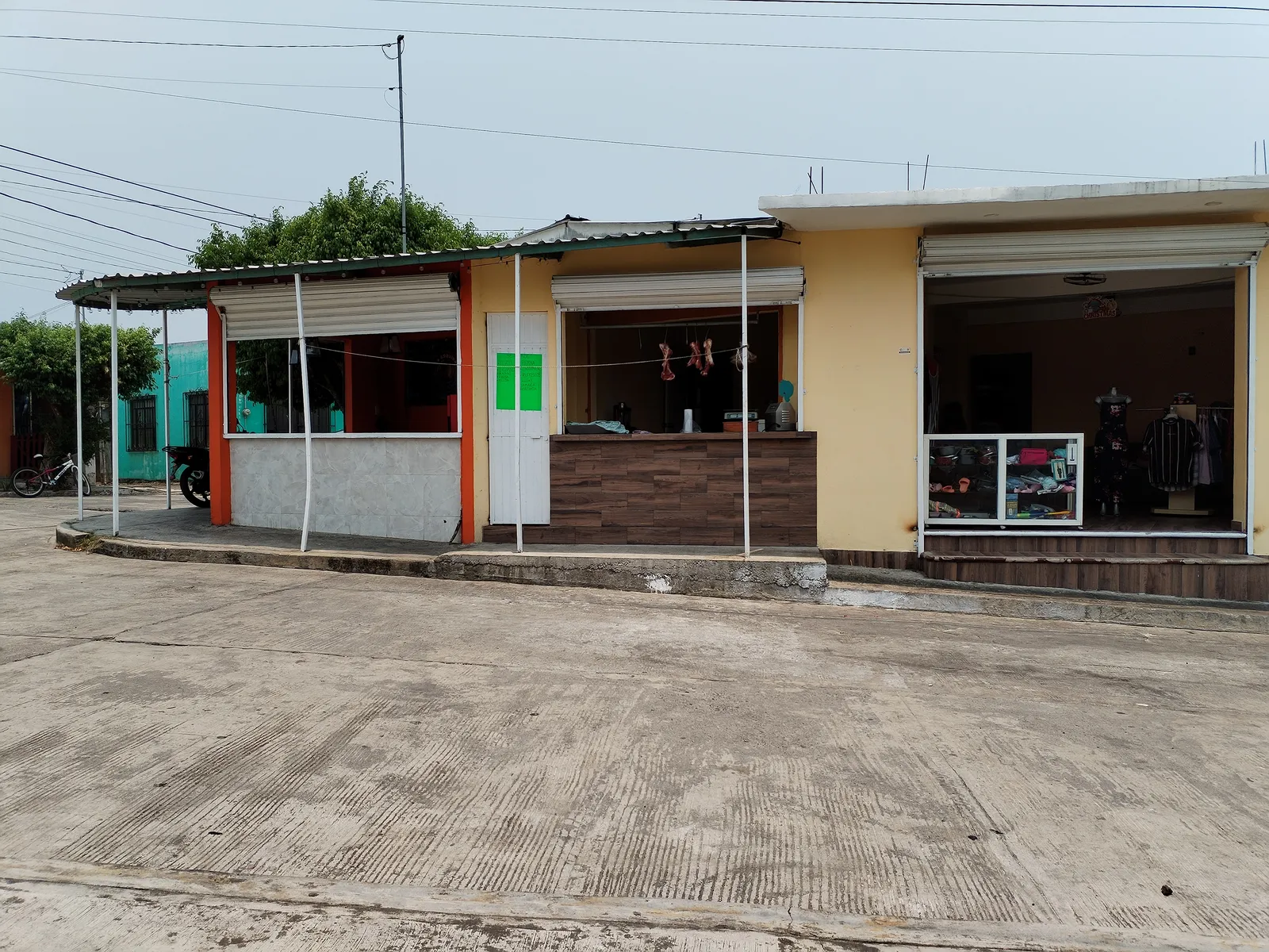 LA ESQUINA Hamburguesas y hotdogs image 3