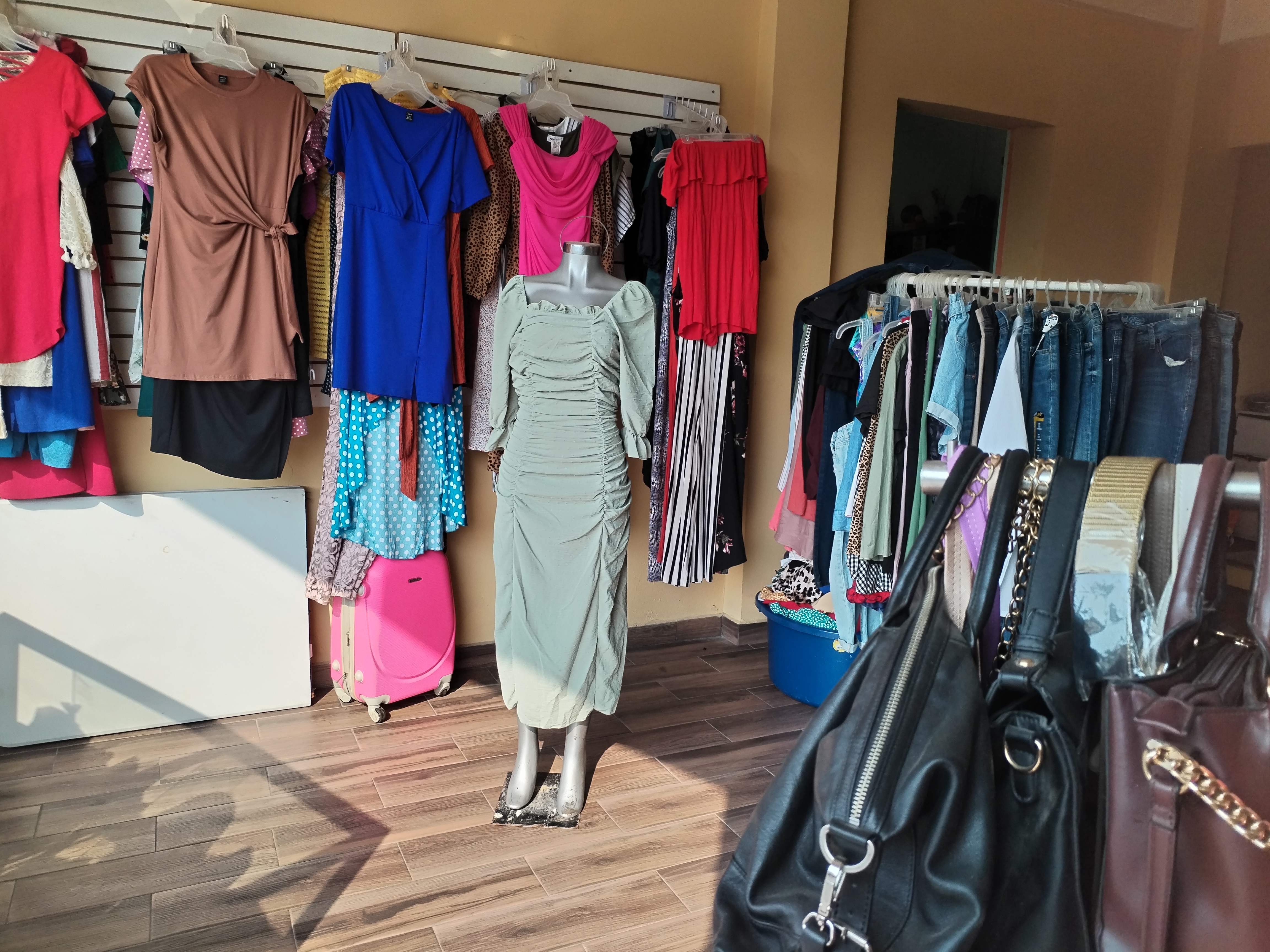 LA ESQUINA Hamburguesas y hotdogs image 4