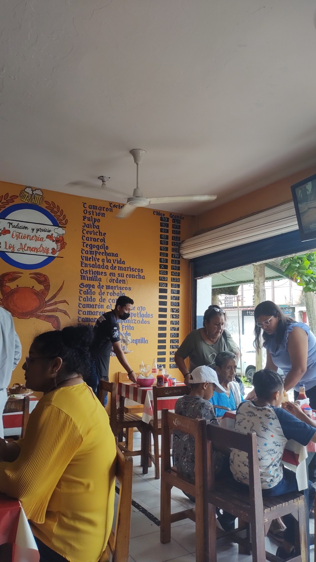 Ostioneria "Los Almendros" image 8