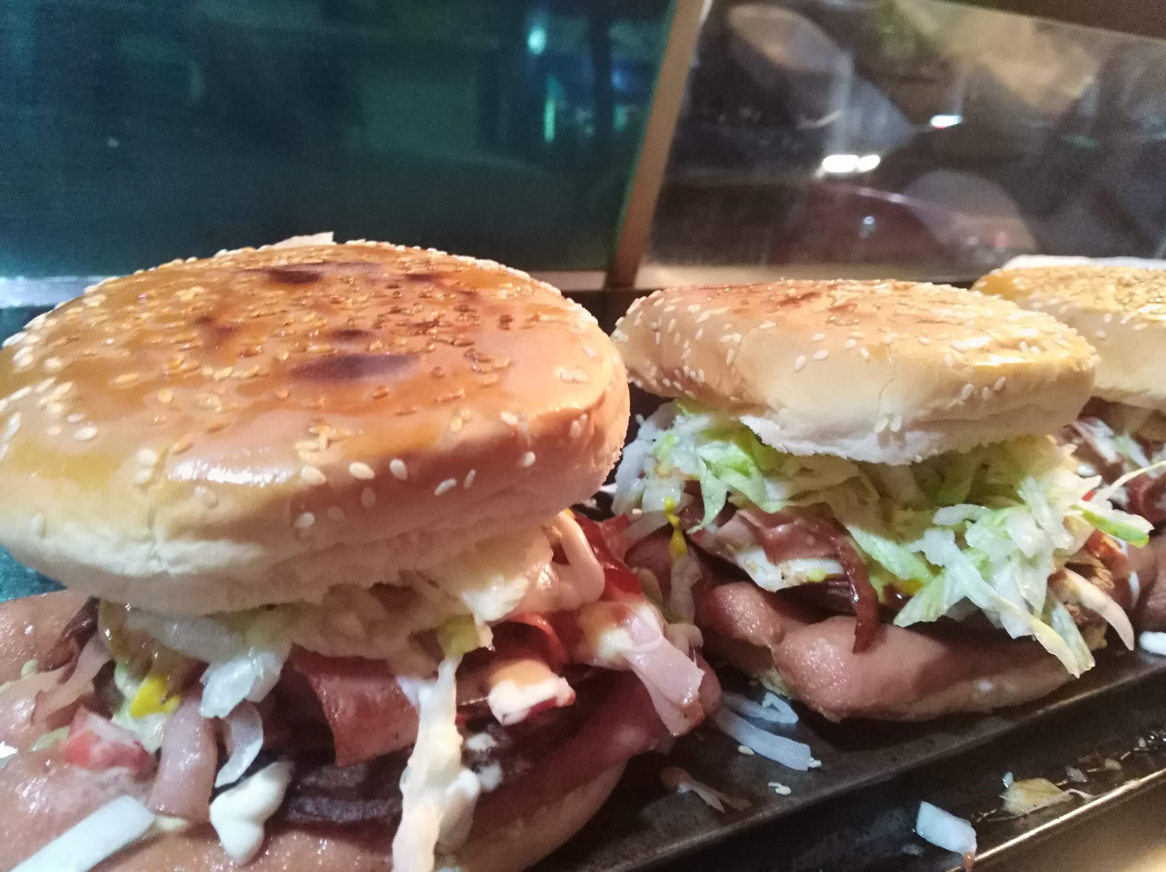 La Avenida de la Hamburguesa image 6