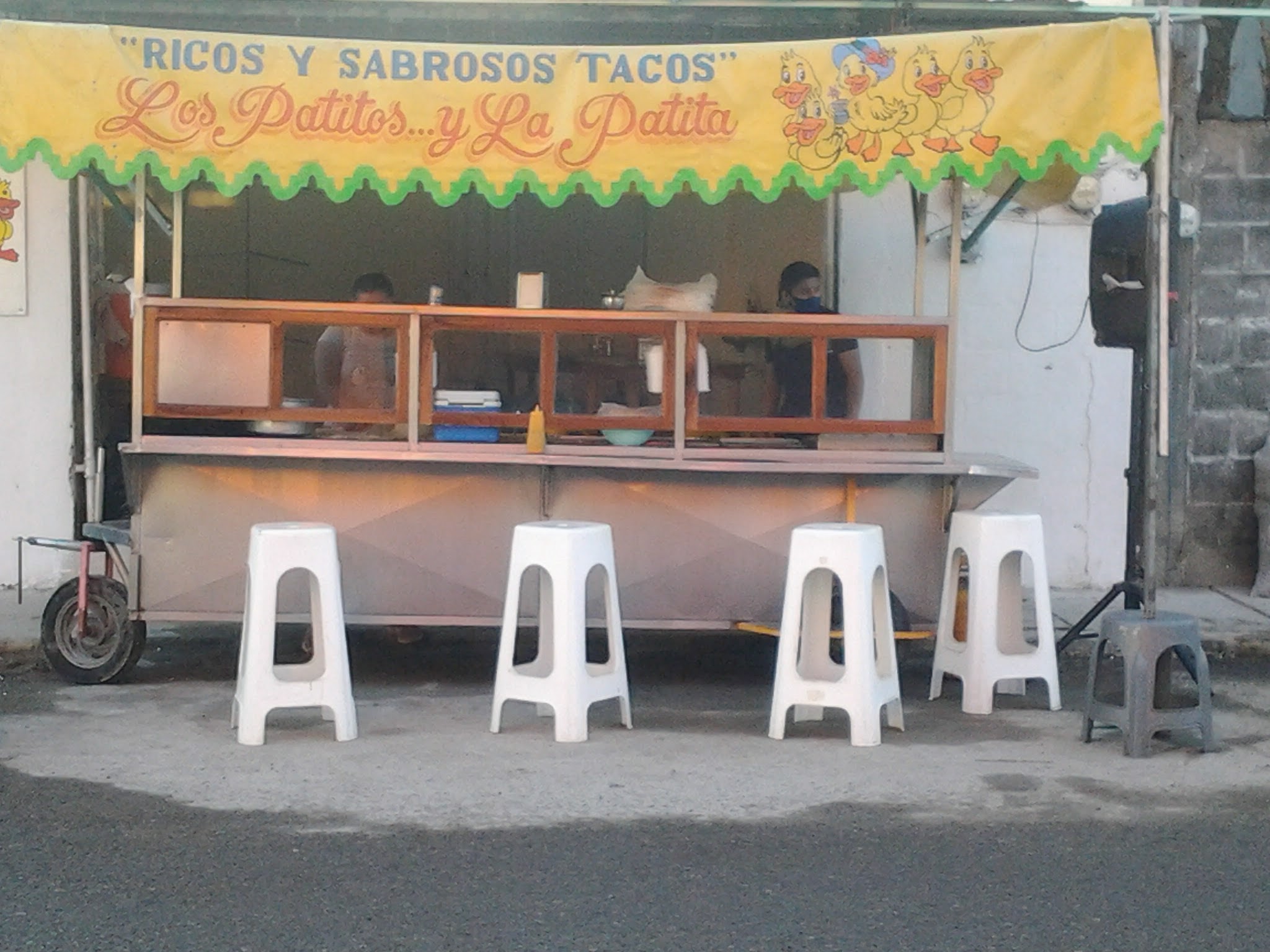 Ricos Y Sabrosos Tacos *Los Patitos Y La Patita*. image 1