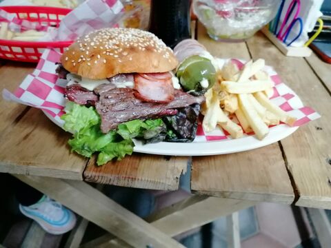 Hamburguesas y Hot Dogs "El Atascon" image 5
