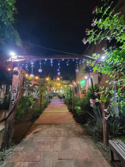 El Jardín Restaurant-Bar image 3