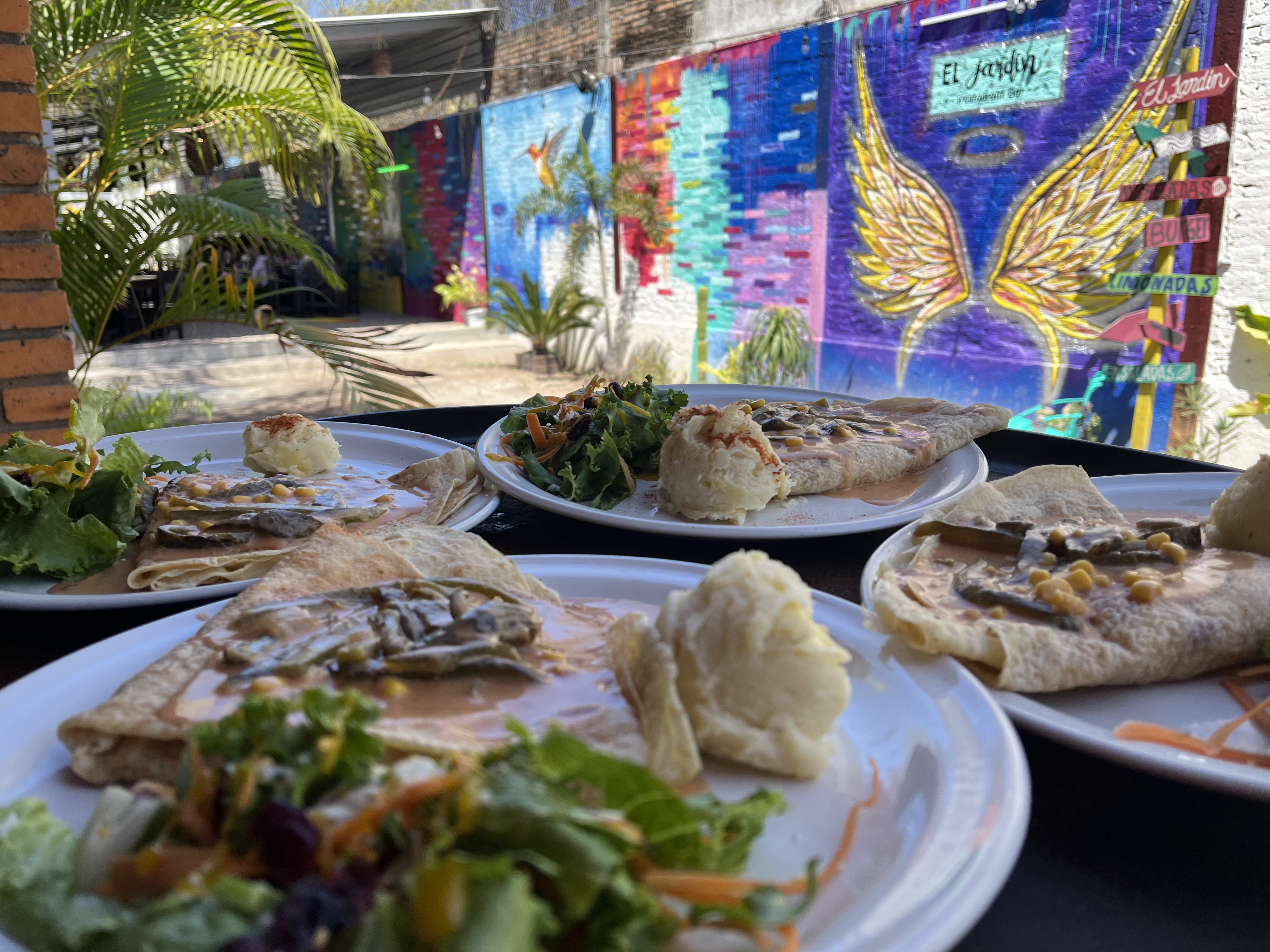 El Jardín Restaurant-Bar image 6