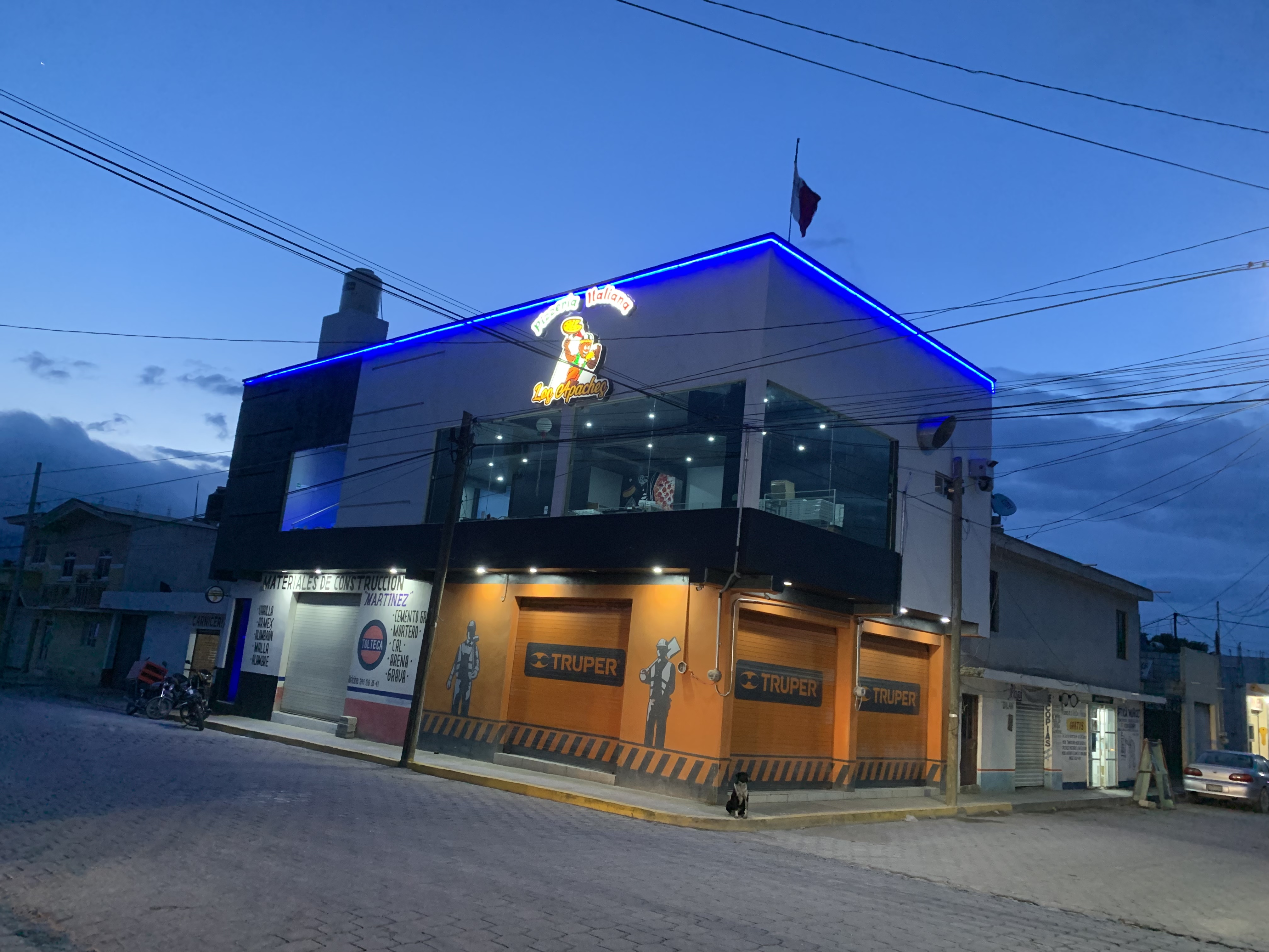 Pizzería italiana “los apaches” image 9