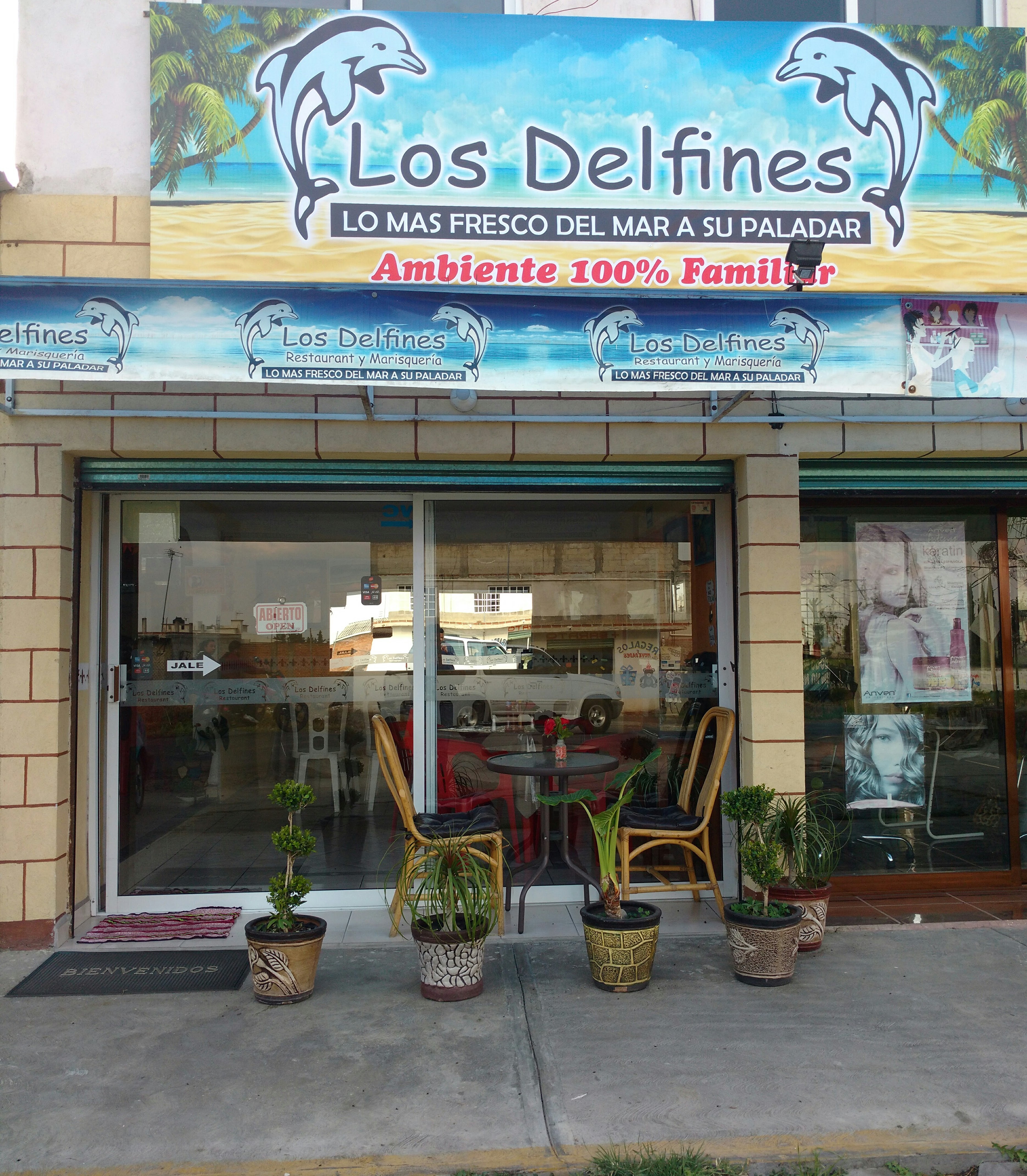 Los Delfines Restaurate image 1
