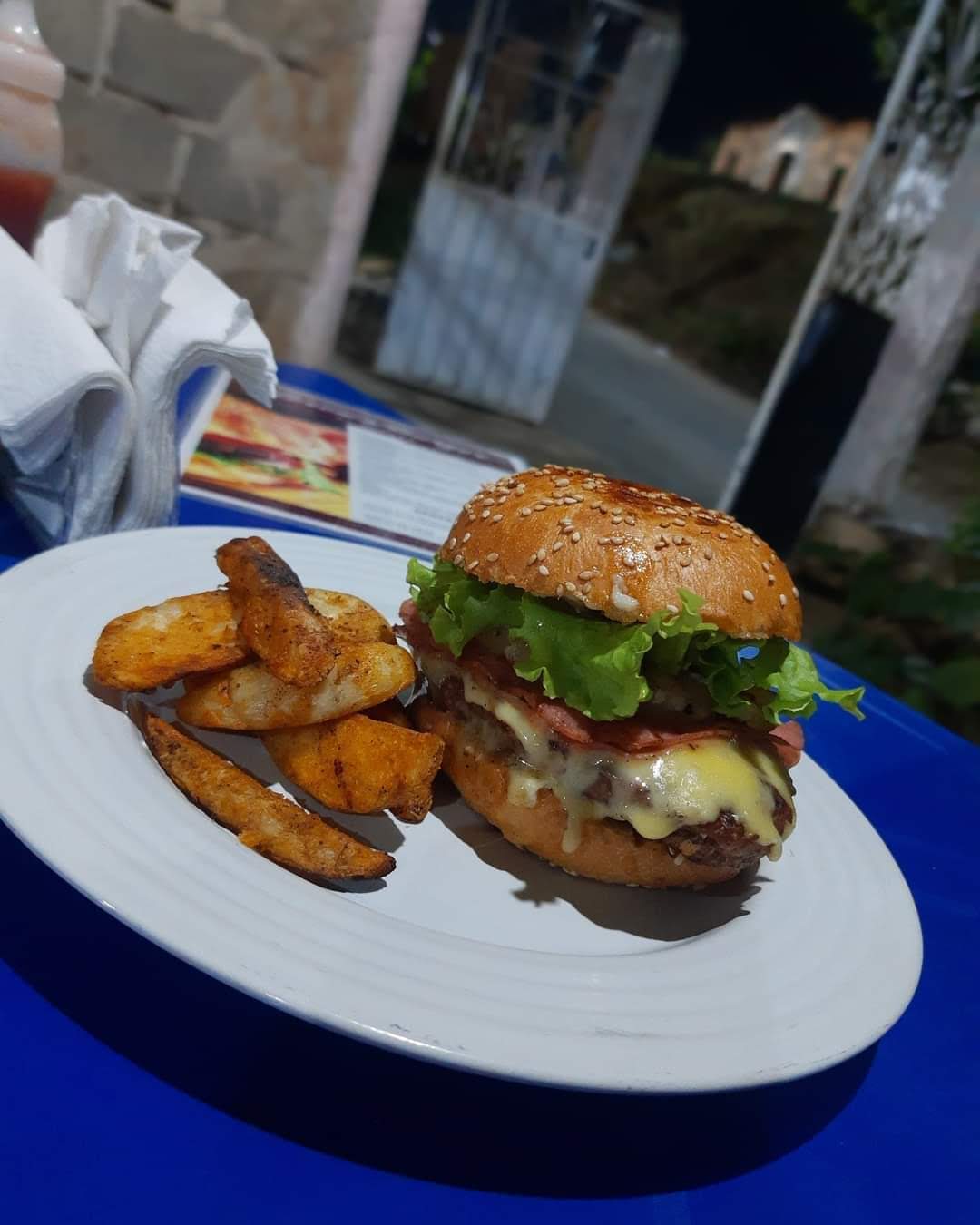 Loren's Burger al Carbón image 1