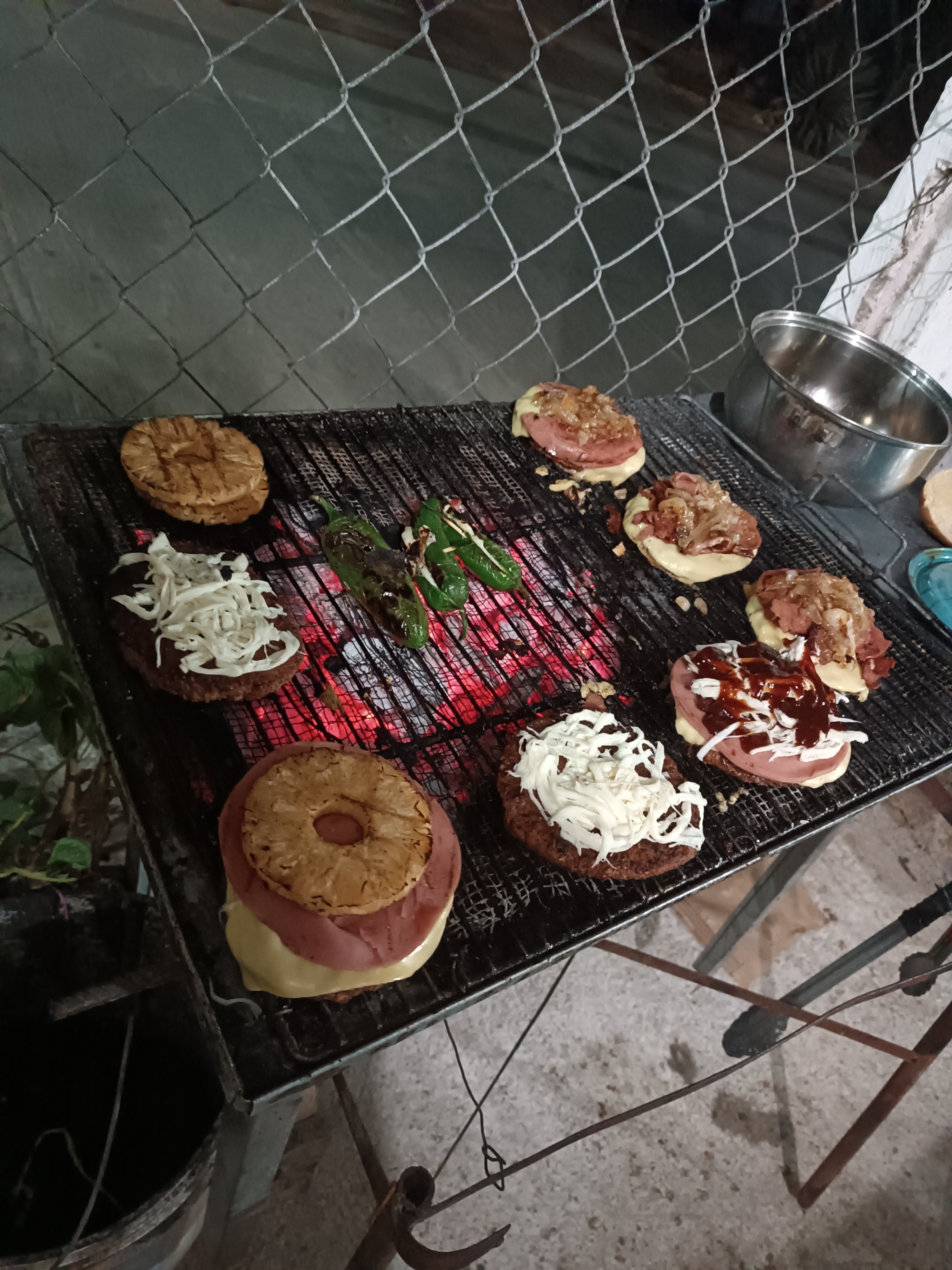Loren's Burger al Carbón image 9