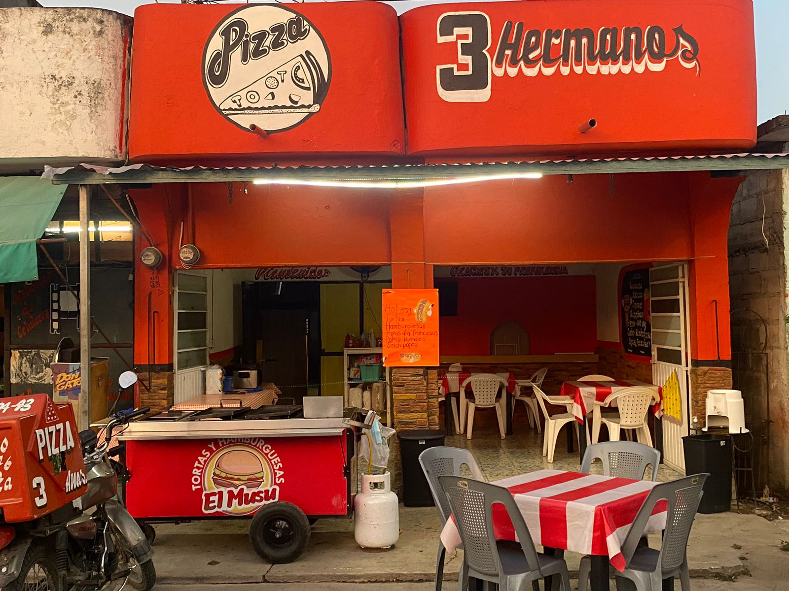 Pizzas 3 hermanos image 2