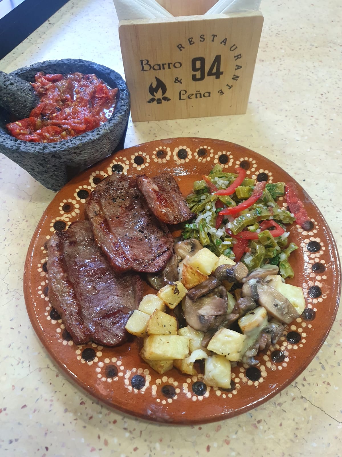 Barro y Leña 94 Restaurante image 2