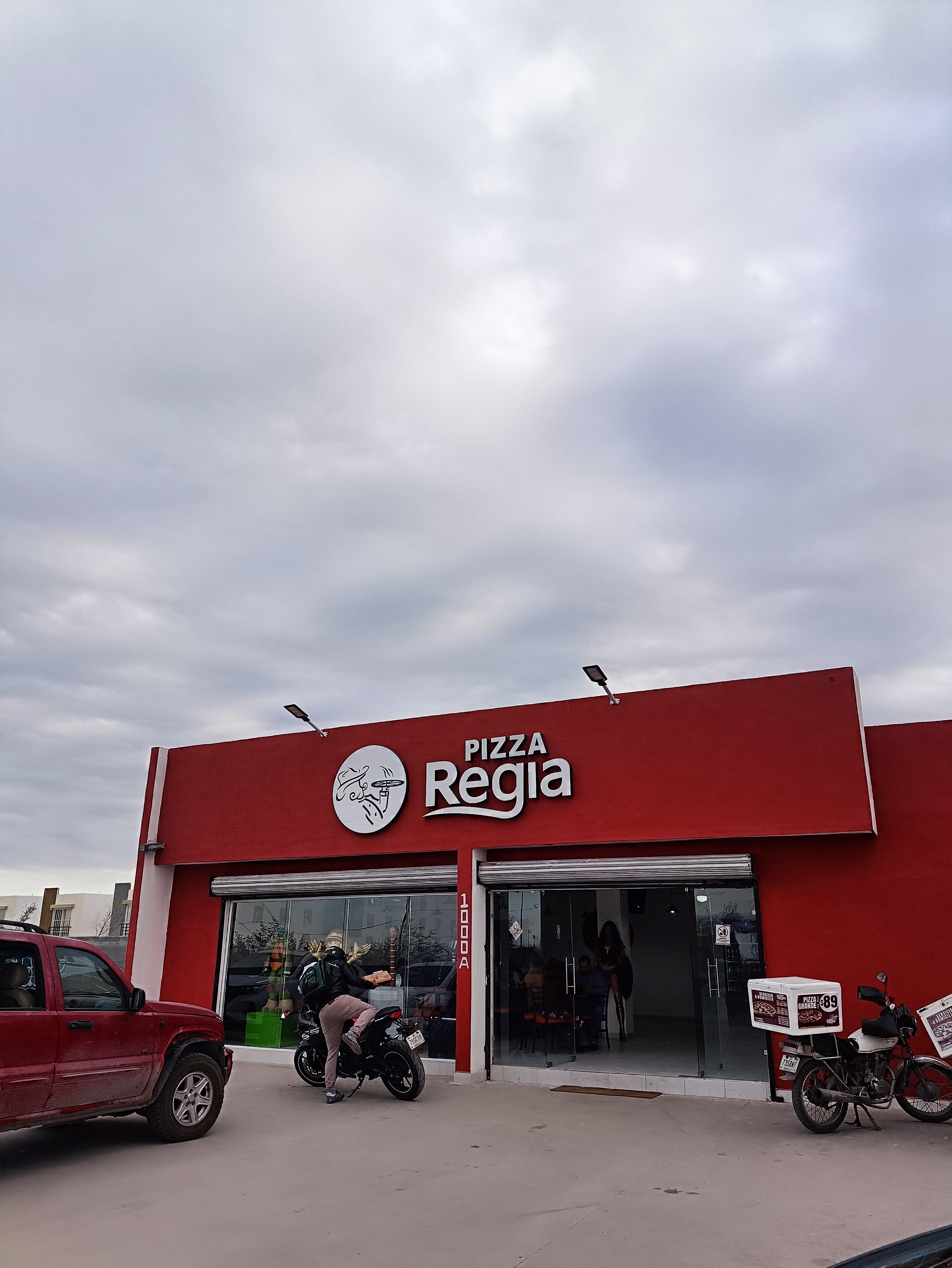 Pizza Regia Pilares image 1