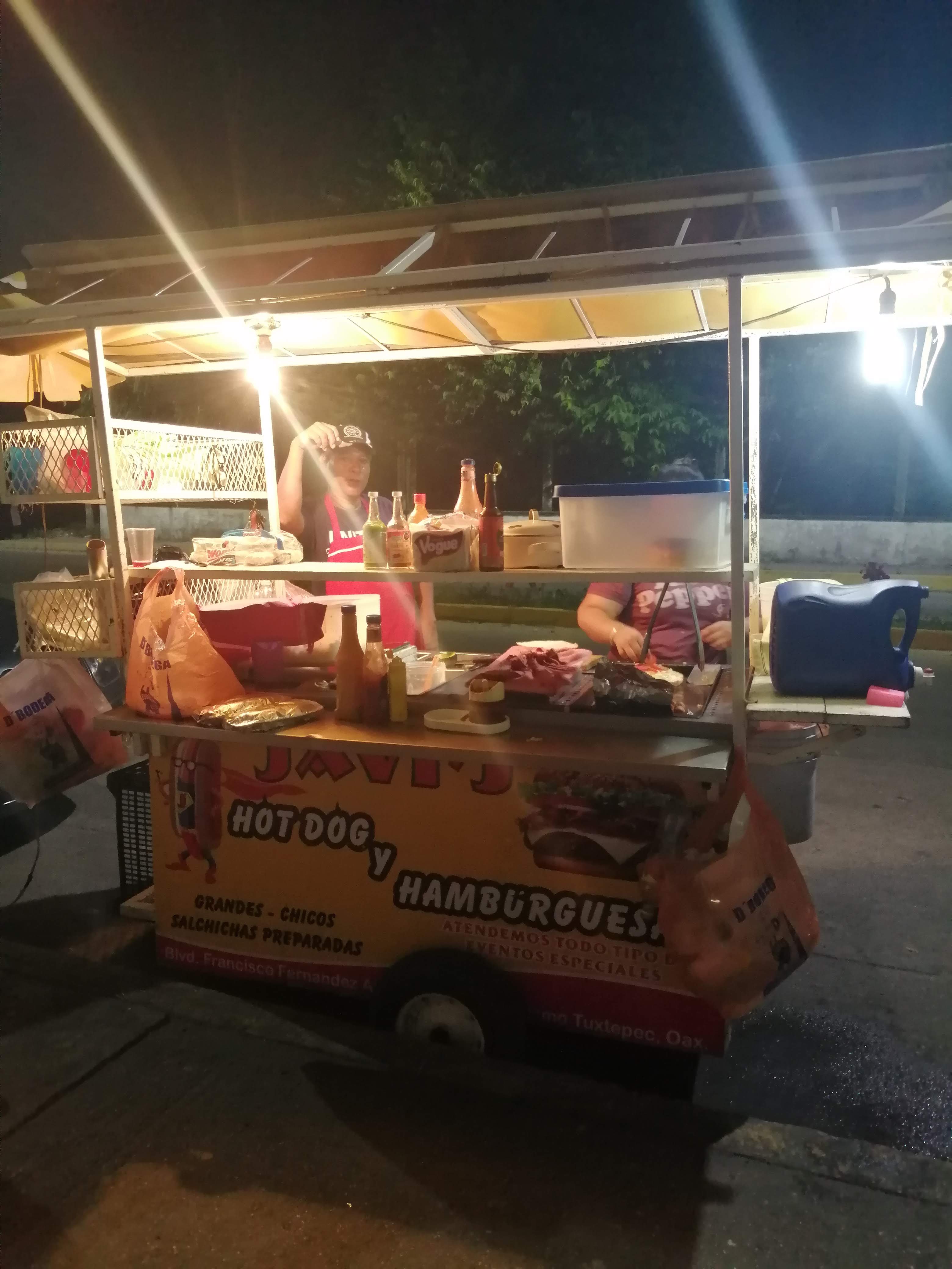 Javi's Hotdogs y Hamburguesas image 4