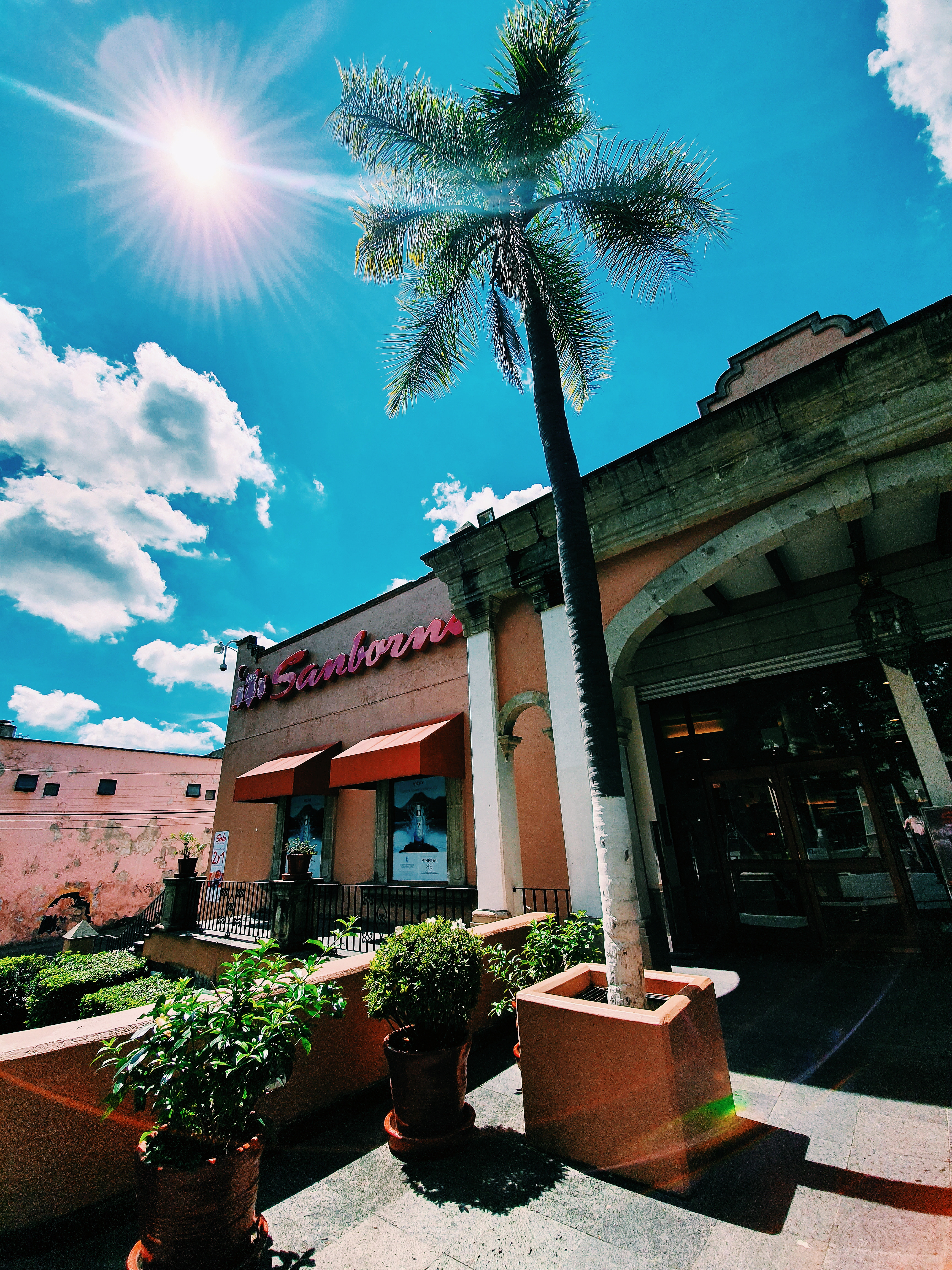 Sanborns Cuernavaca | Restaurante, Tienda y Farmacia image 4