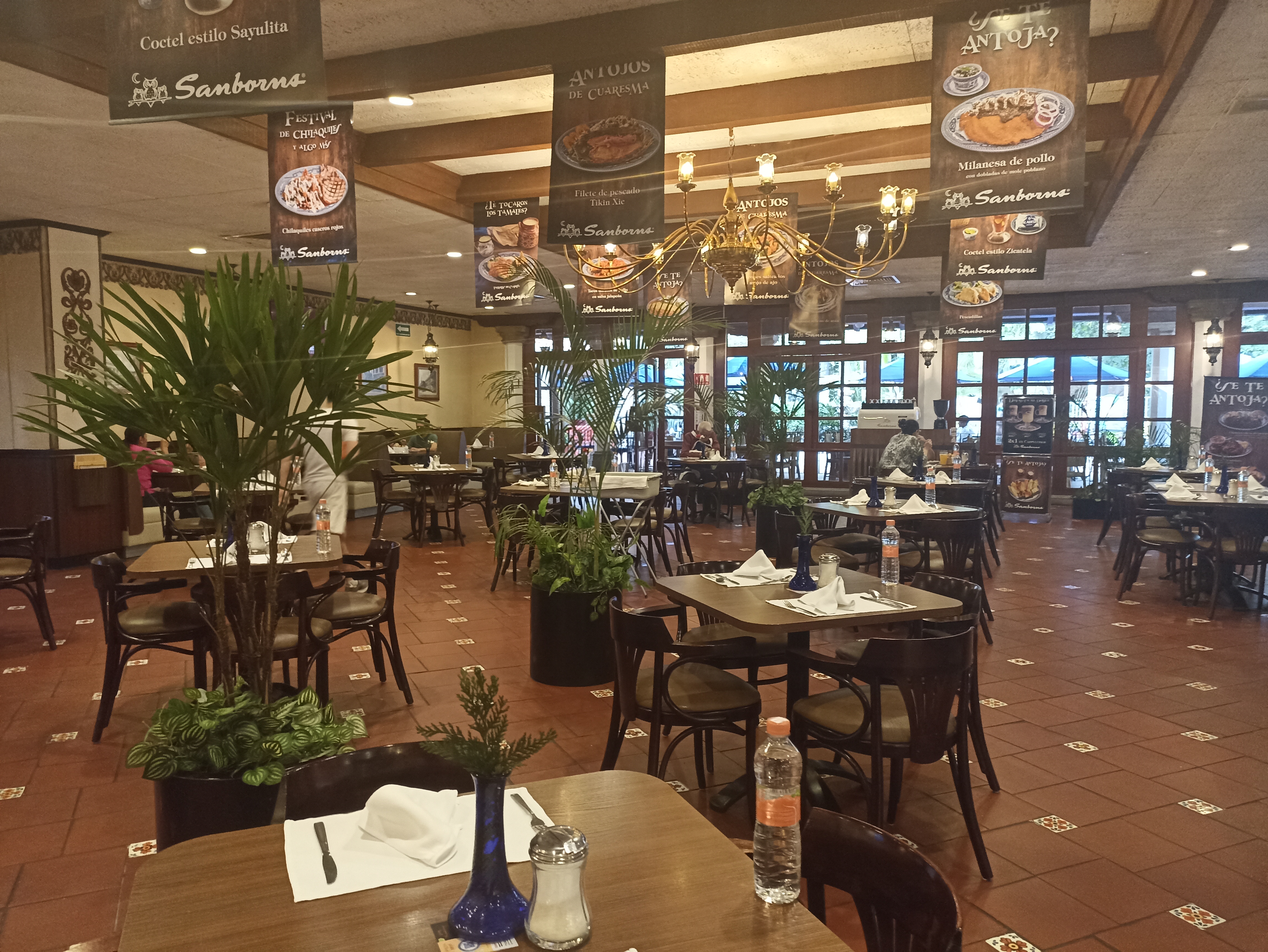 Sanborns Cuernavaca | Restaurante, Tienda y Farmacia image 9