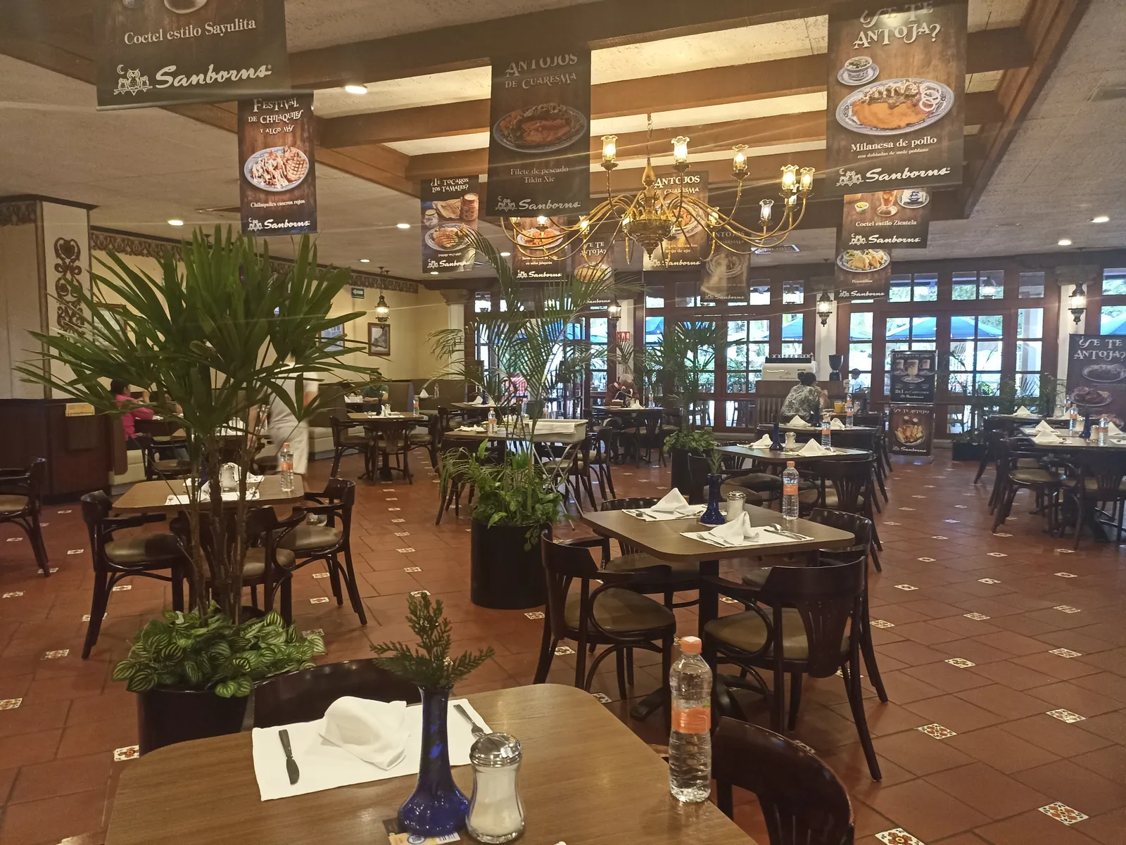 Sanborns Cuernavaca | Restaurante, Tienda y Farmacia image 9