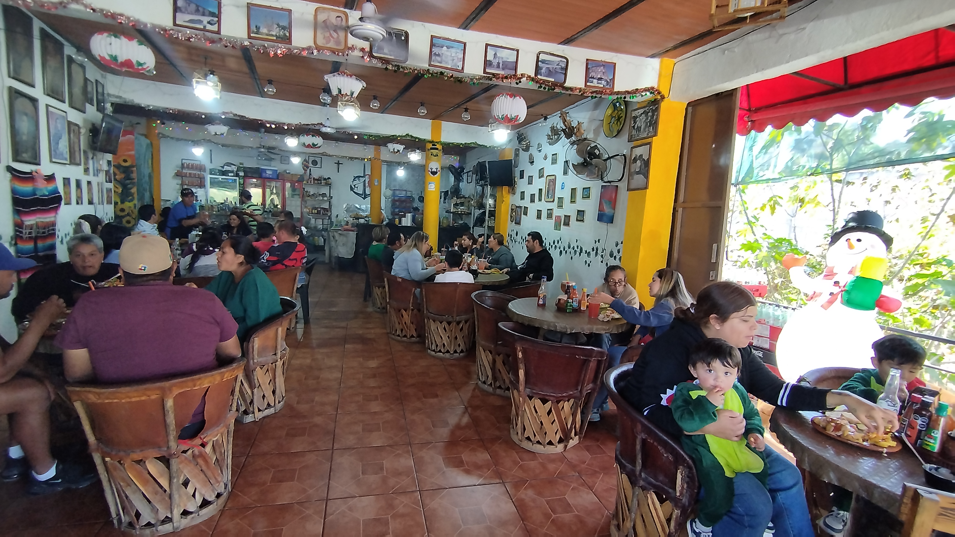 Loncheria y Mariscos Pepon image 1