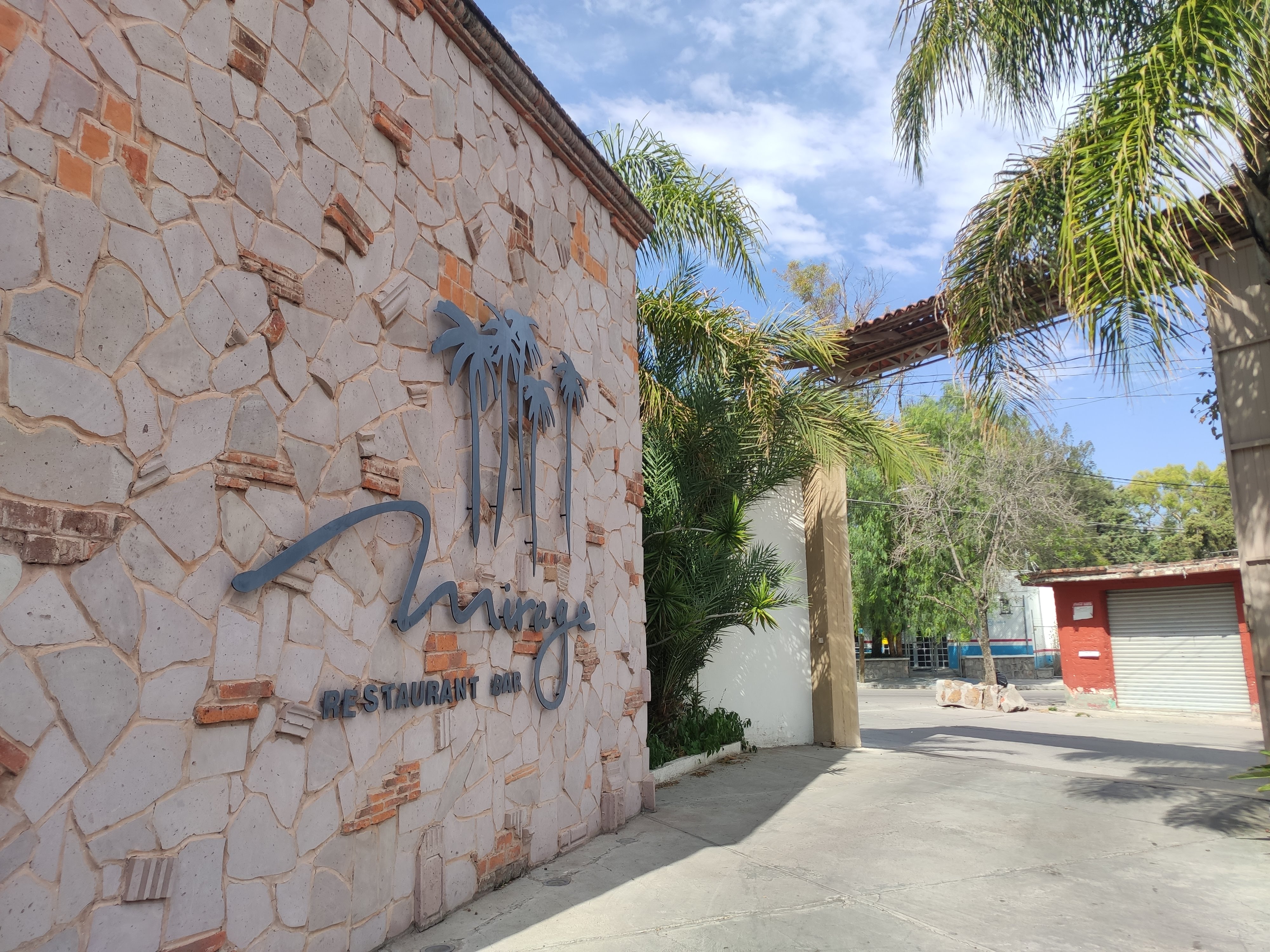 Mirage Restaurant Bar image 4