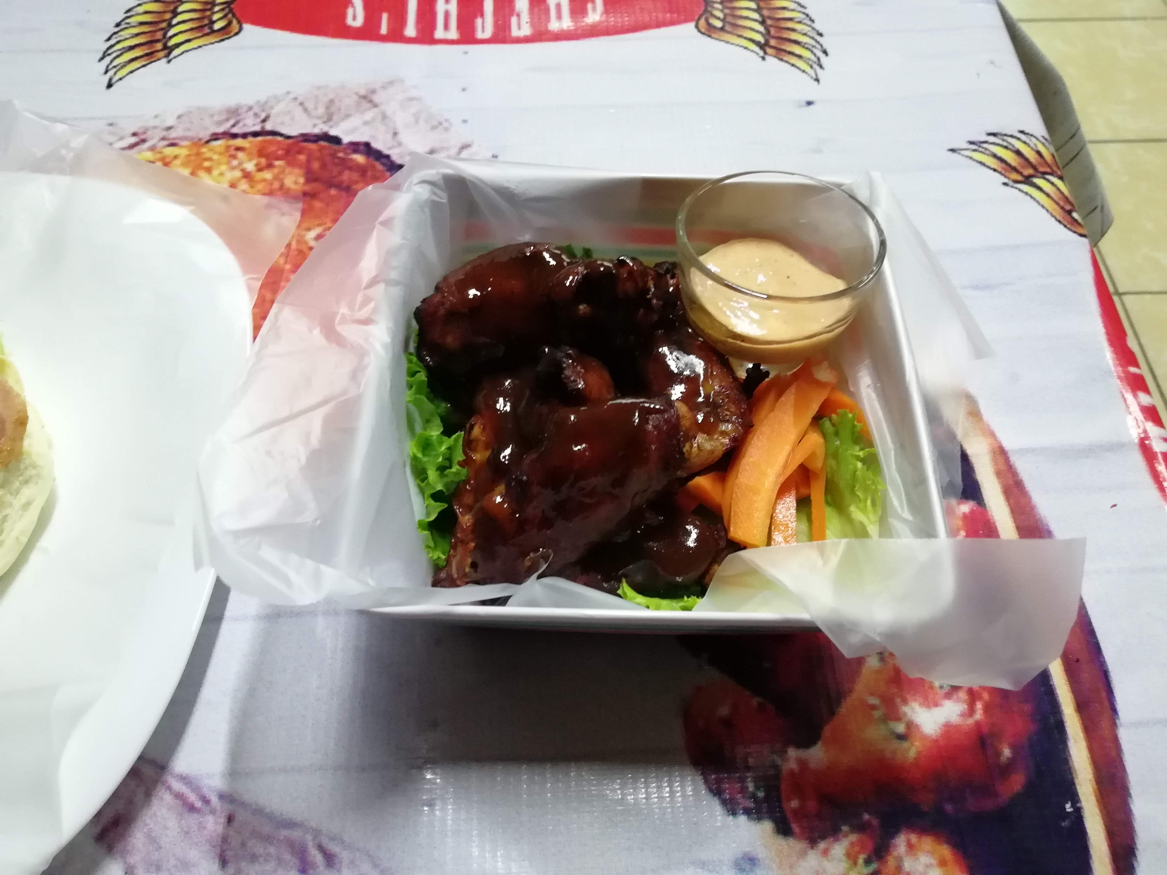 chechis burger's & alitas image 3