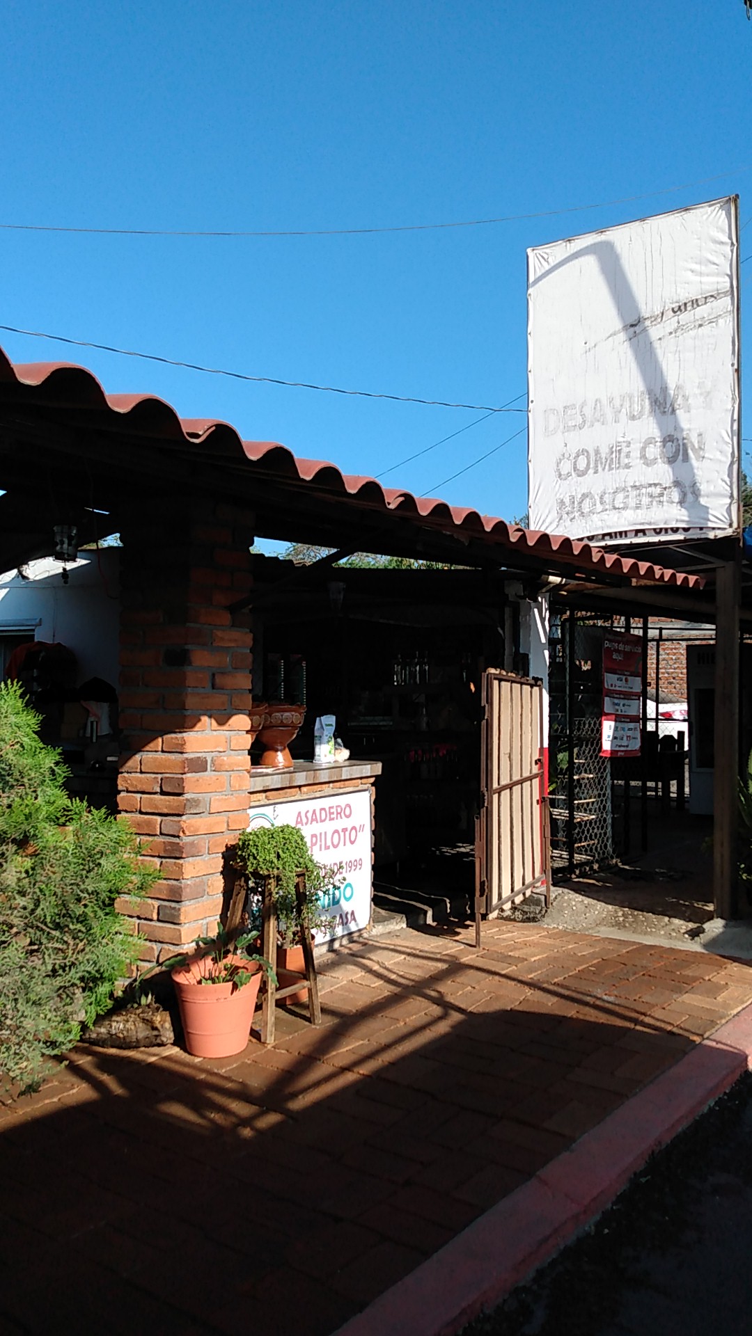 RESTAURANT FAMILIAR Y DEPOSITO EL PILOTO image 9