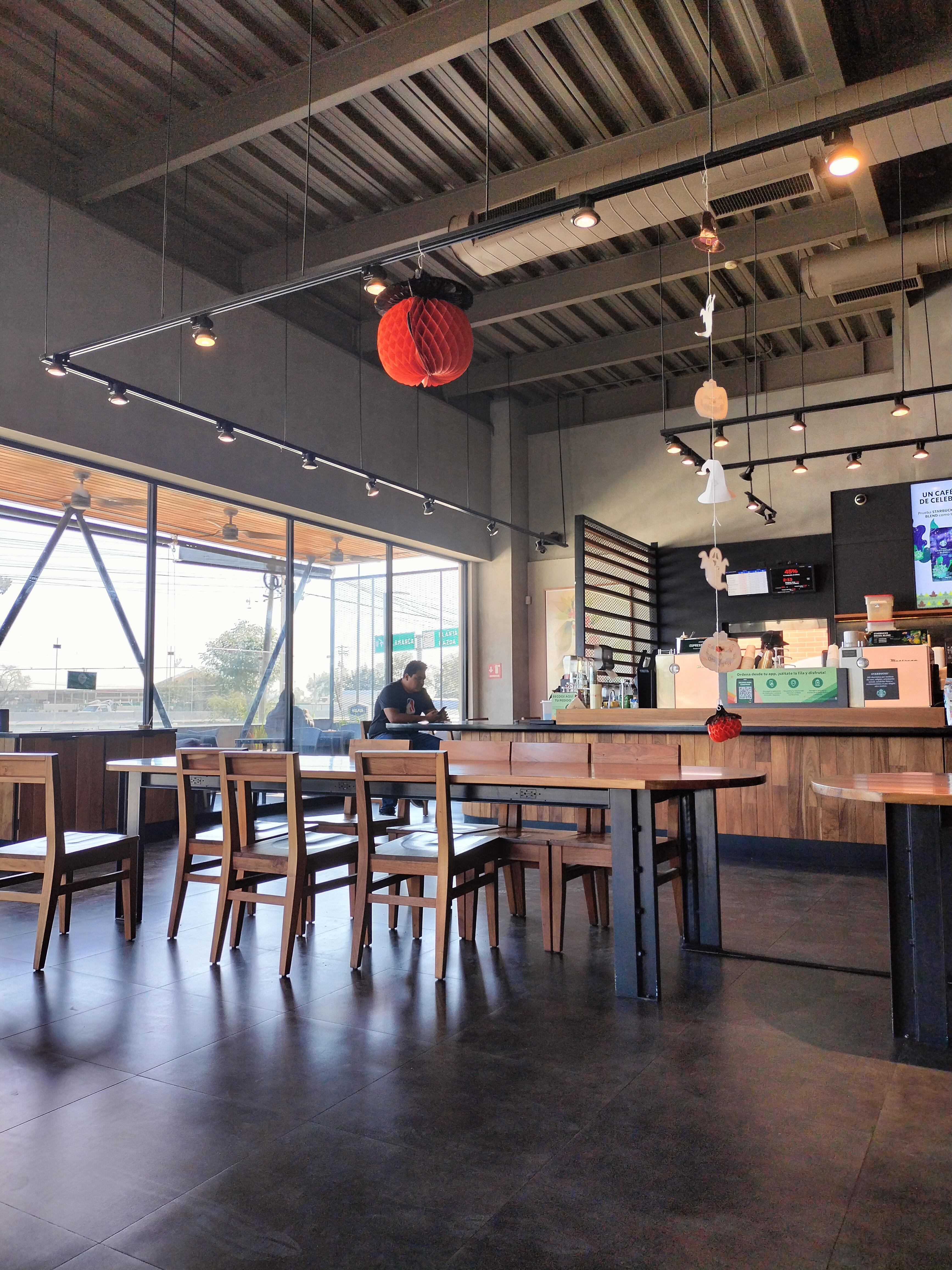 Starbucks Salamanca Mazda DT image 3