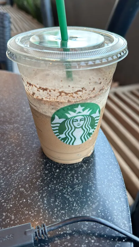 Starbucks Salamanca Mazda DT image 4