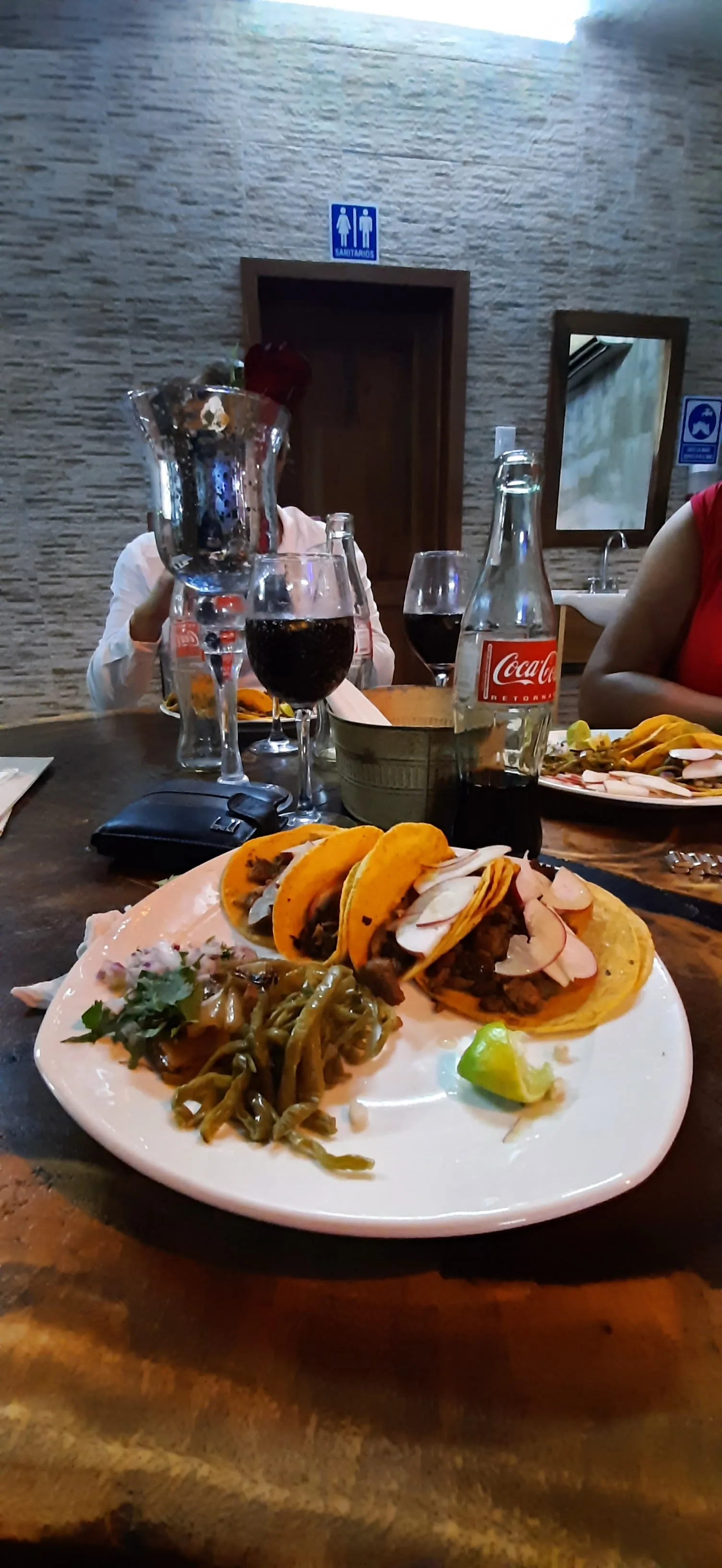 La 12 “Terraza Restaurant” image 4