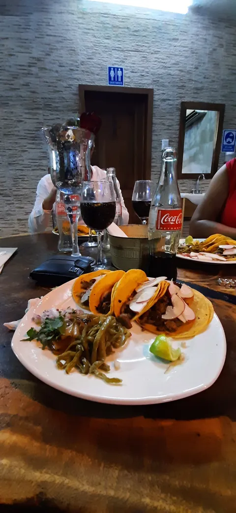 La 12 “Terraza Restaurant” image 4