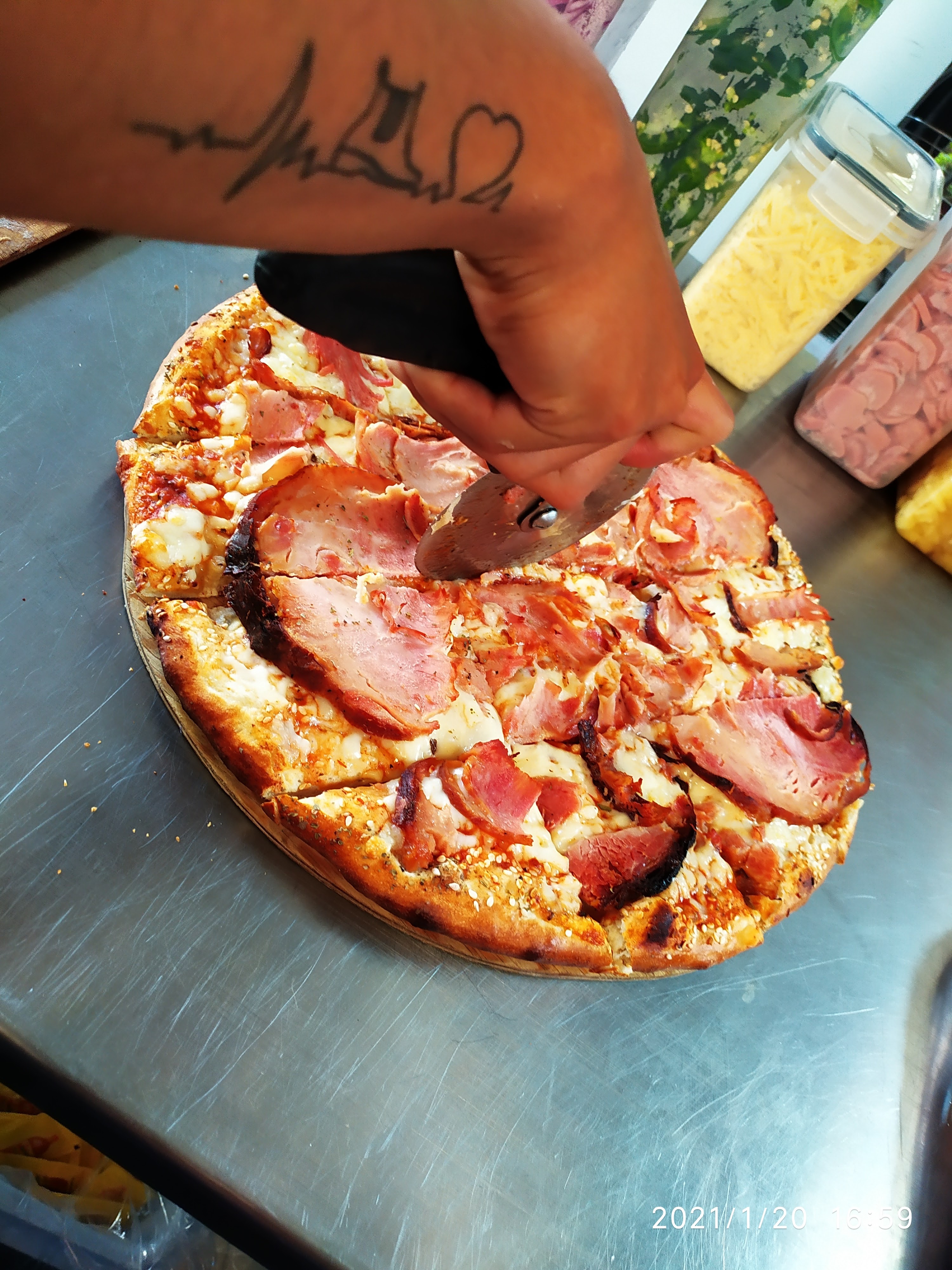 Edvi s pizza image 4